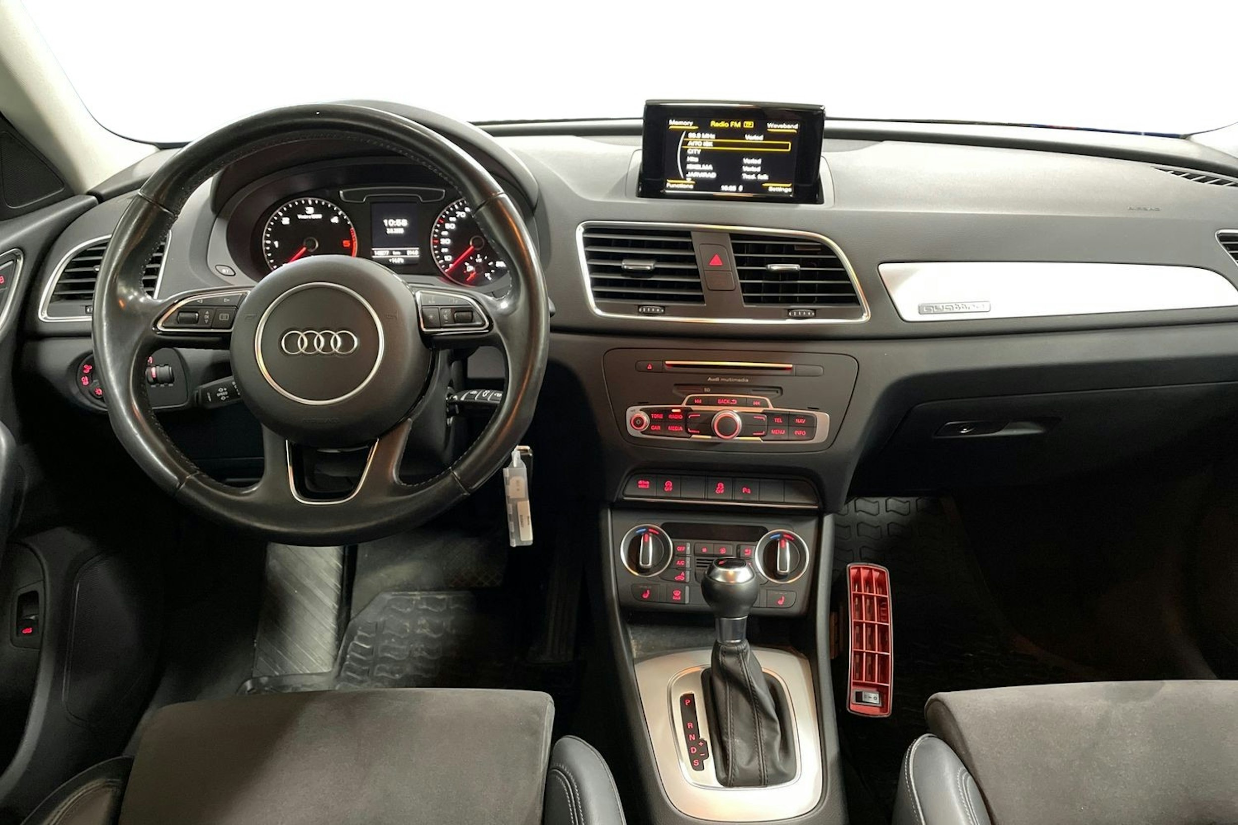 Musta Audi Q3 2016 kuva 7.