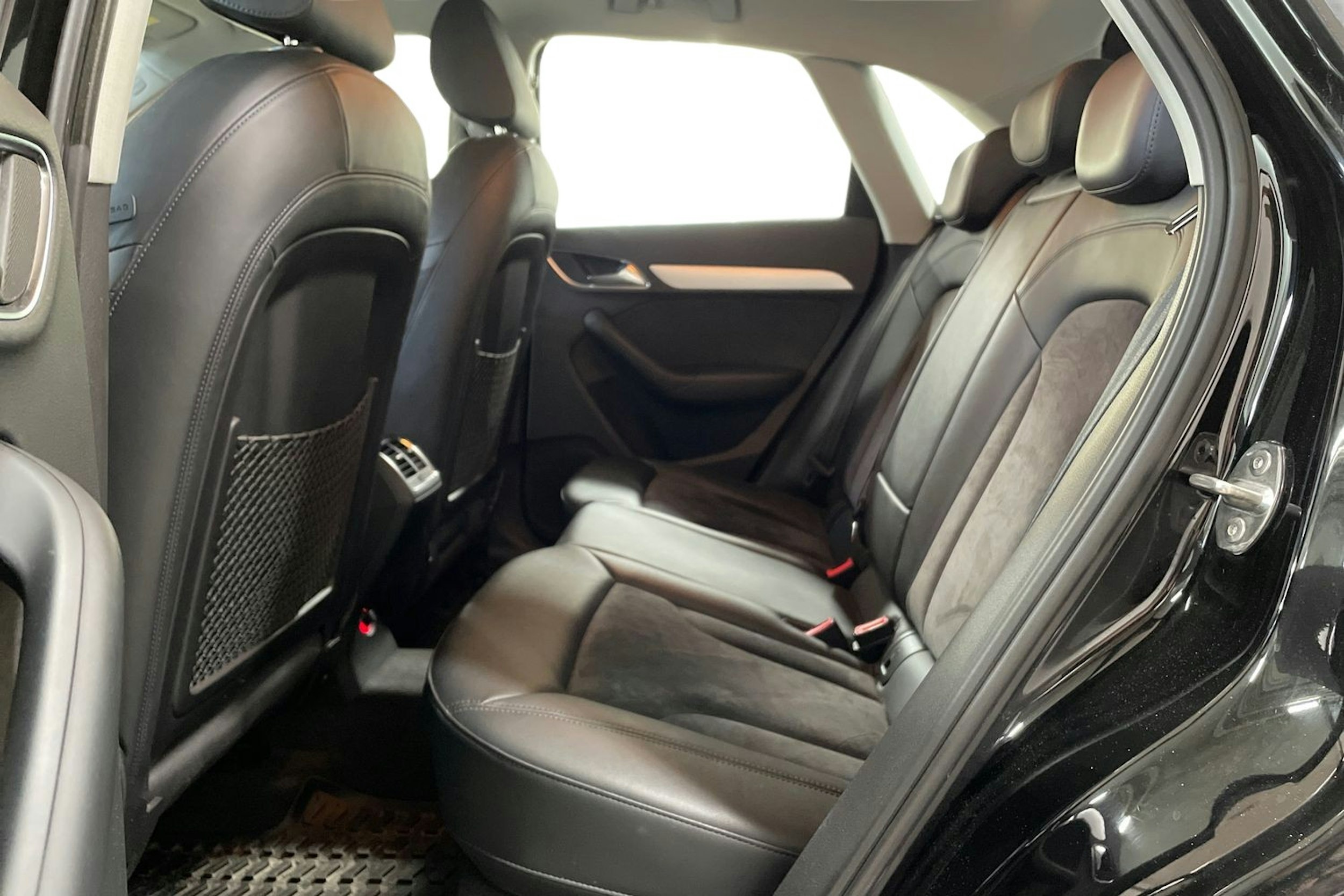 Musta Audi Q3 2016 kuva 8.
