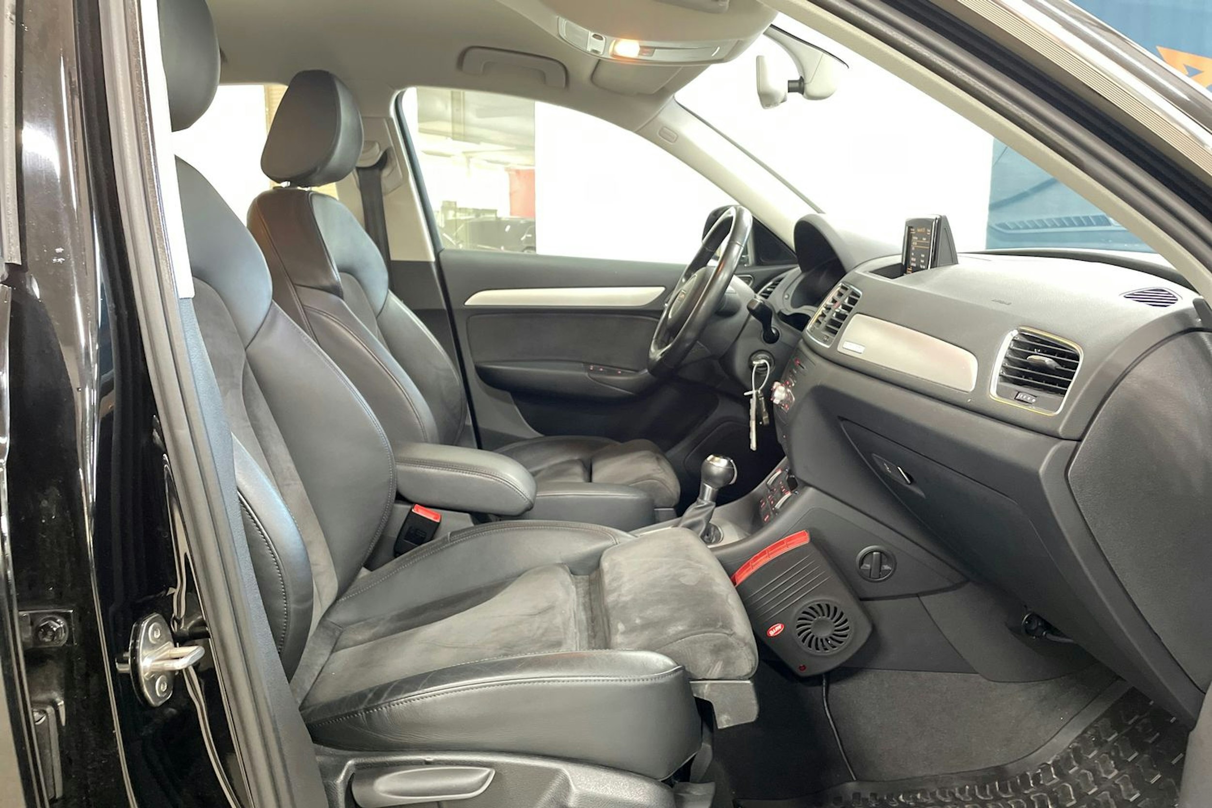 Musta Audi Q3 2016 kuva 11.