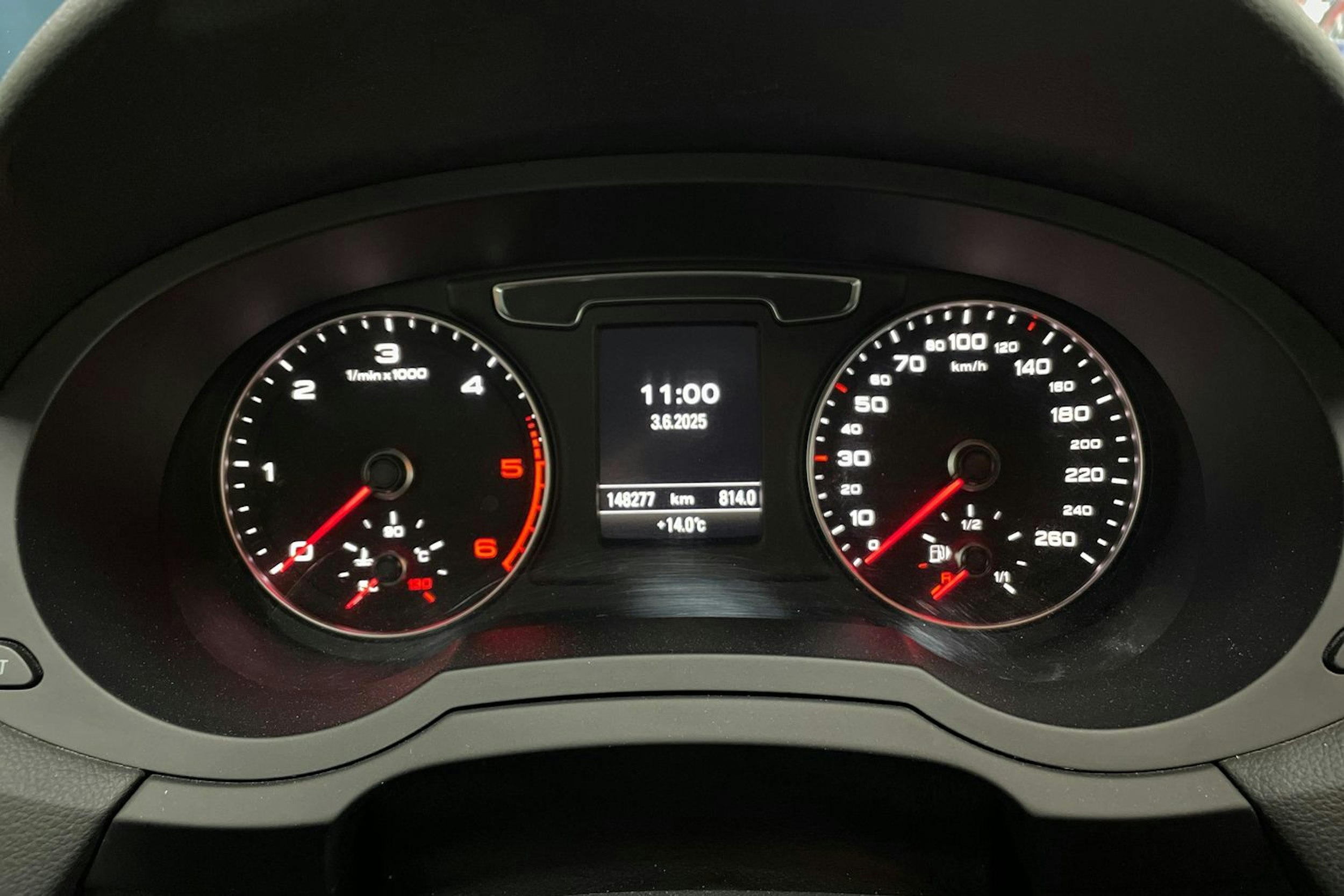 Musta Audi Q3 2016 kuva 15.