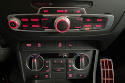 Musta Audi Q3 2016 kuva 18.
