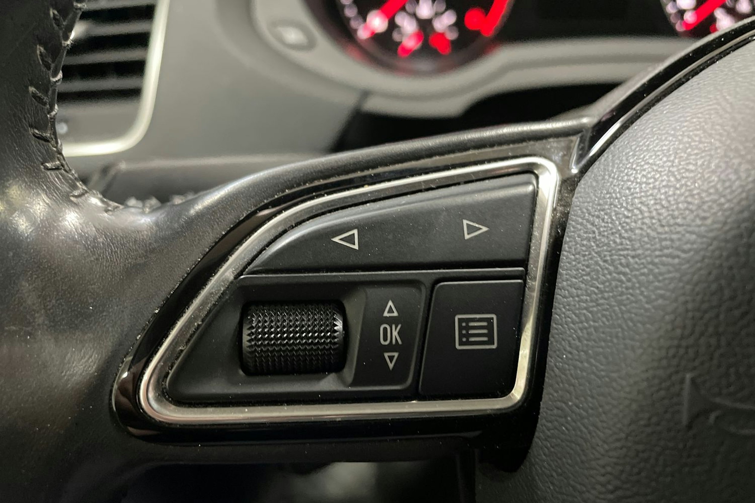 Musta Audi Q3 2016 kuva 20.
