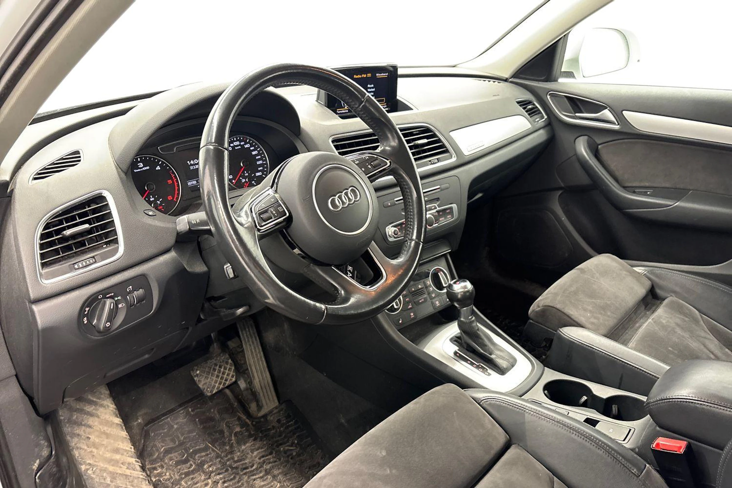 valkoinen Audi Q3 2016 kuva 3.