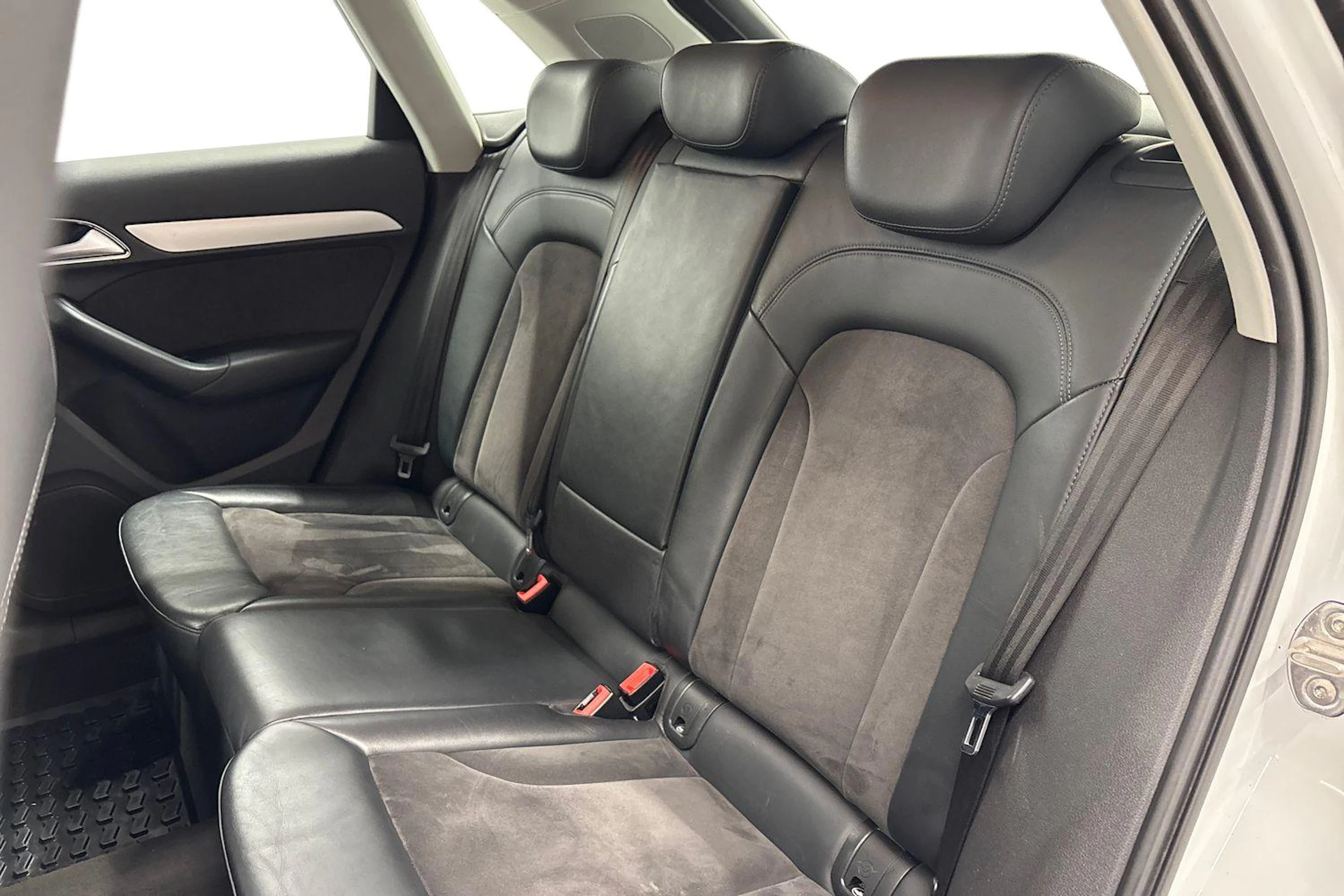 valkoinen Audi Q3 2016 kuva 8.