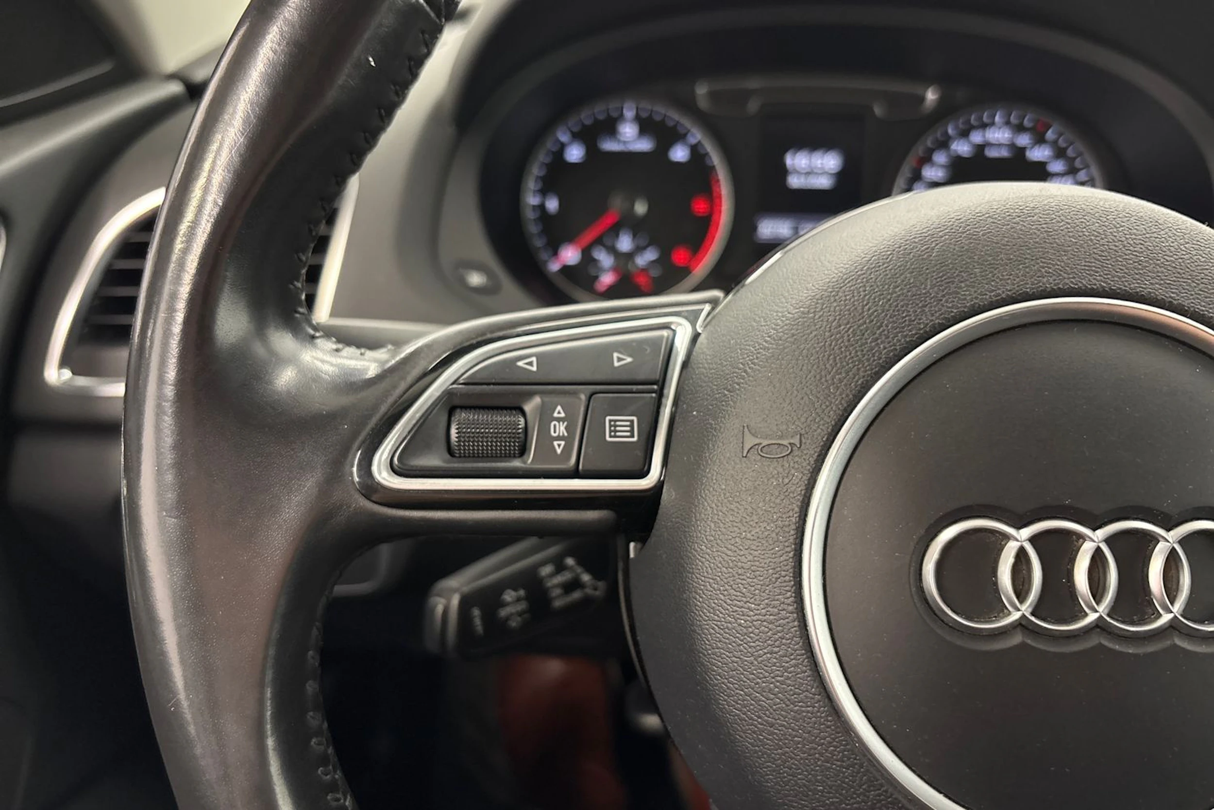 valkoinen Audi Q3 2016 kuva 13.