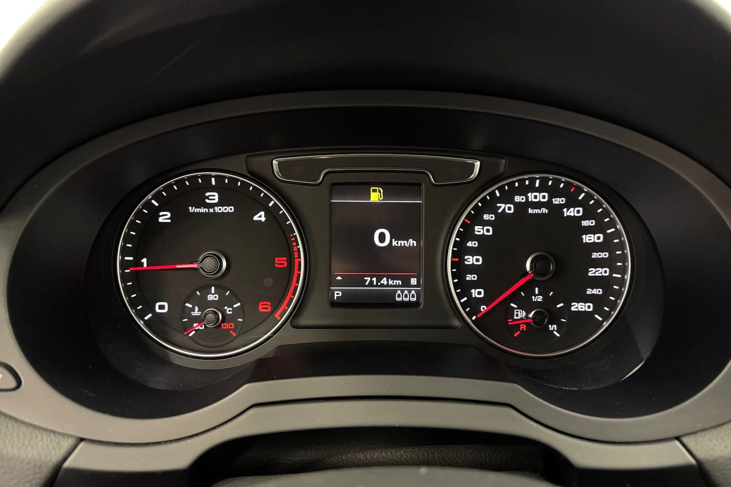 valkoinen Audi Q3 2016 kuva 15.