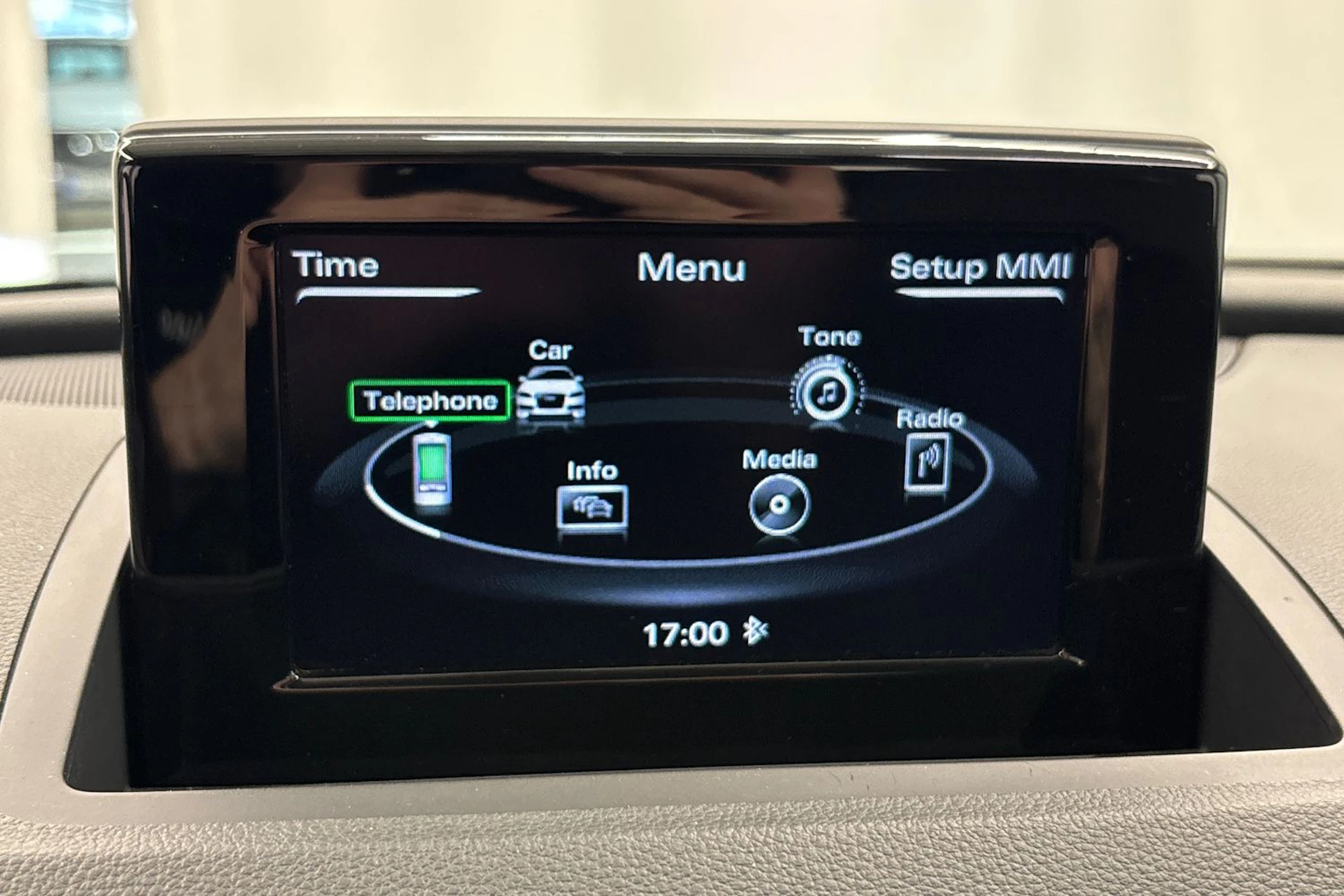 valkoinen Audi Q3 2016 kuva 22.