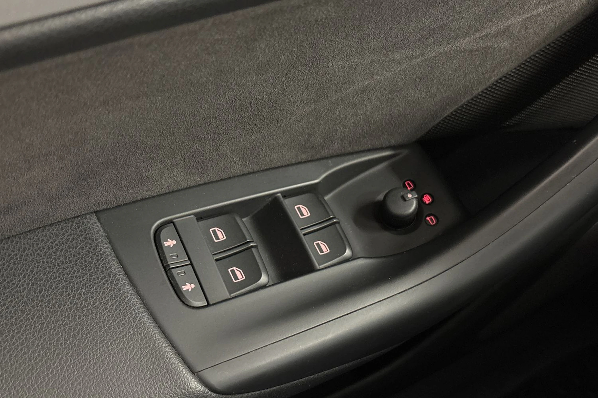 valkoinen Audi Q3 2016 kuva 23.