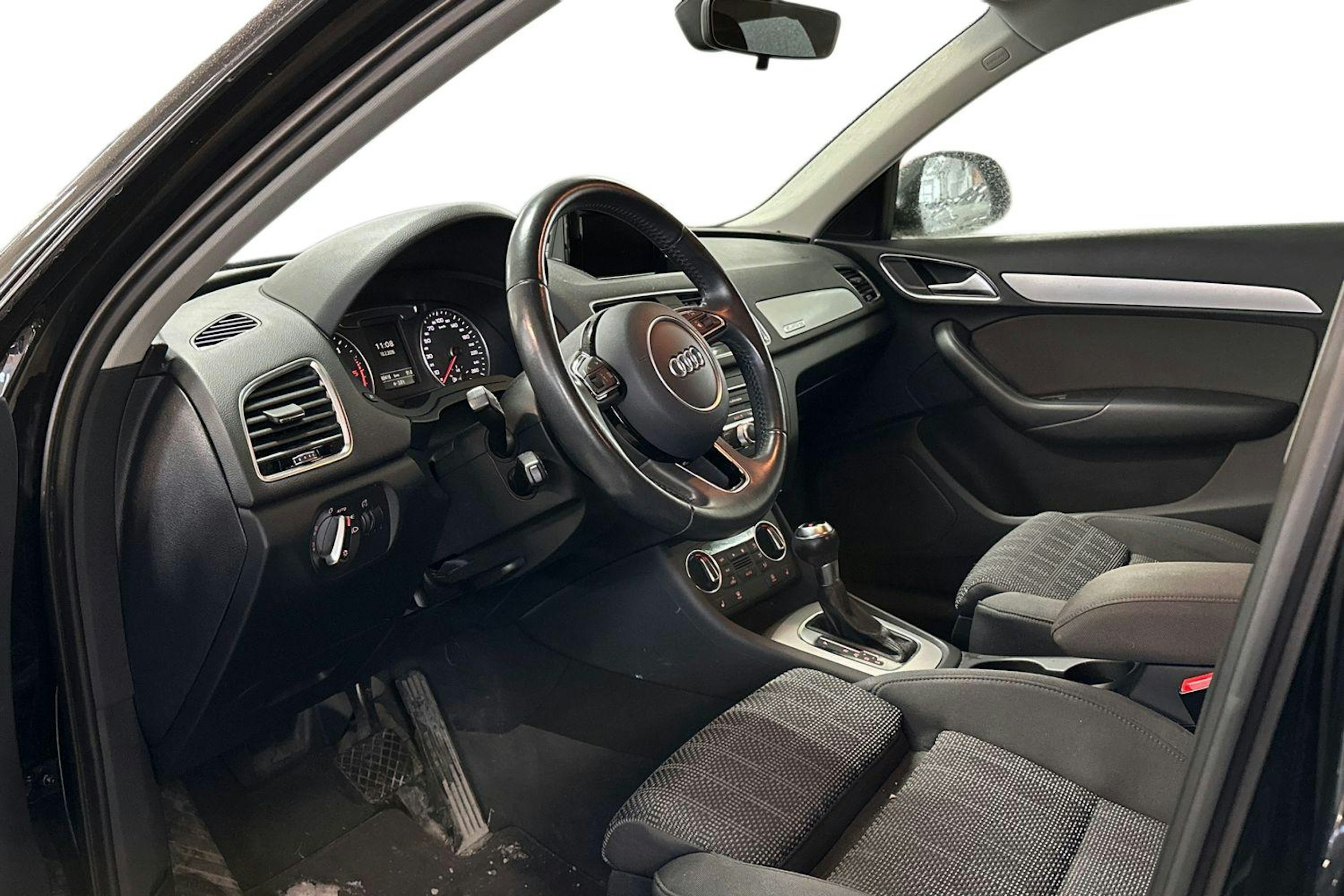 musta Audi Q3 2017 kuva 3.