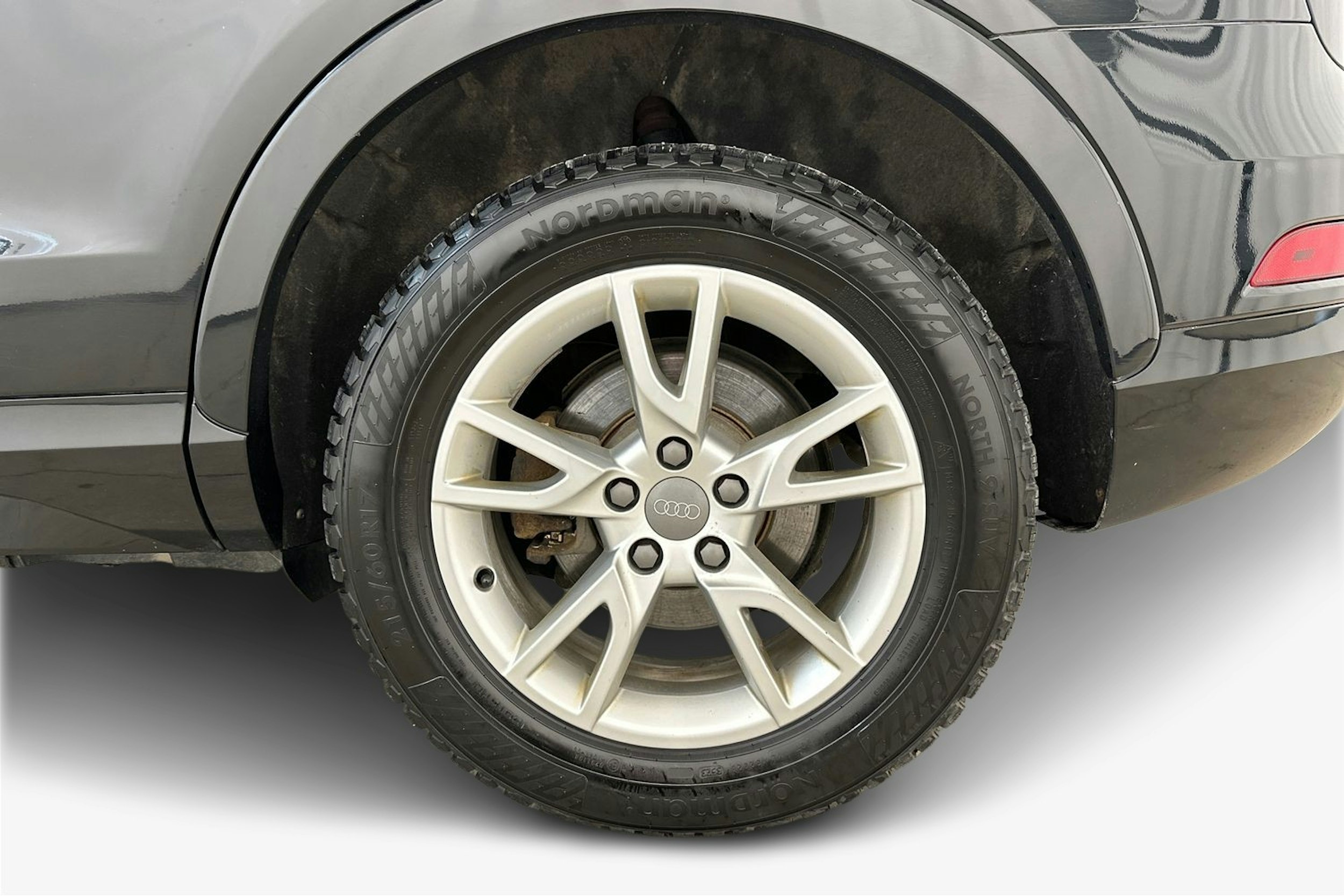 musta Audi Q3 2017 kuva 11.