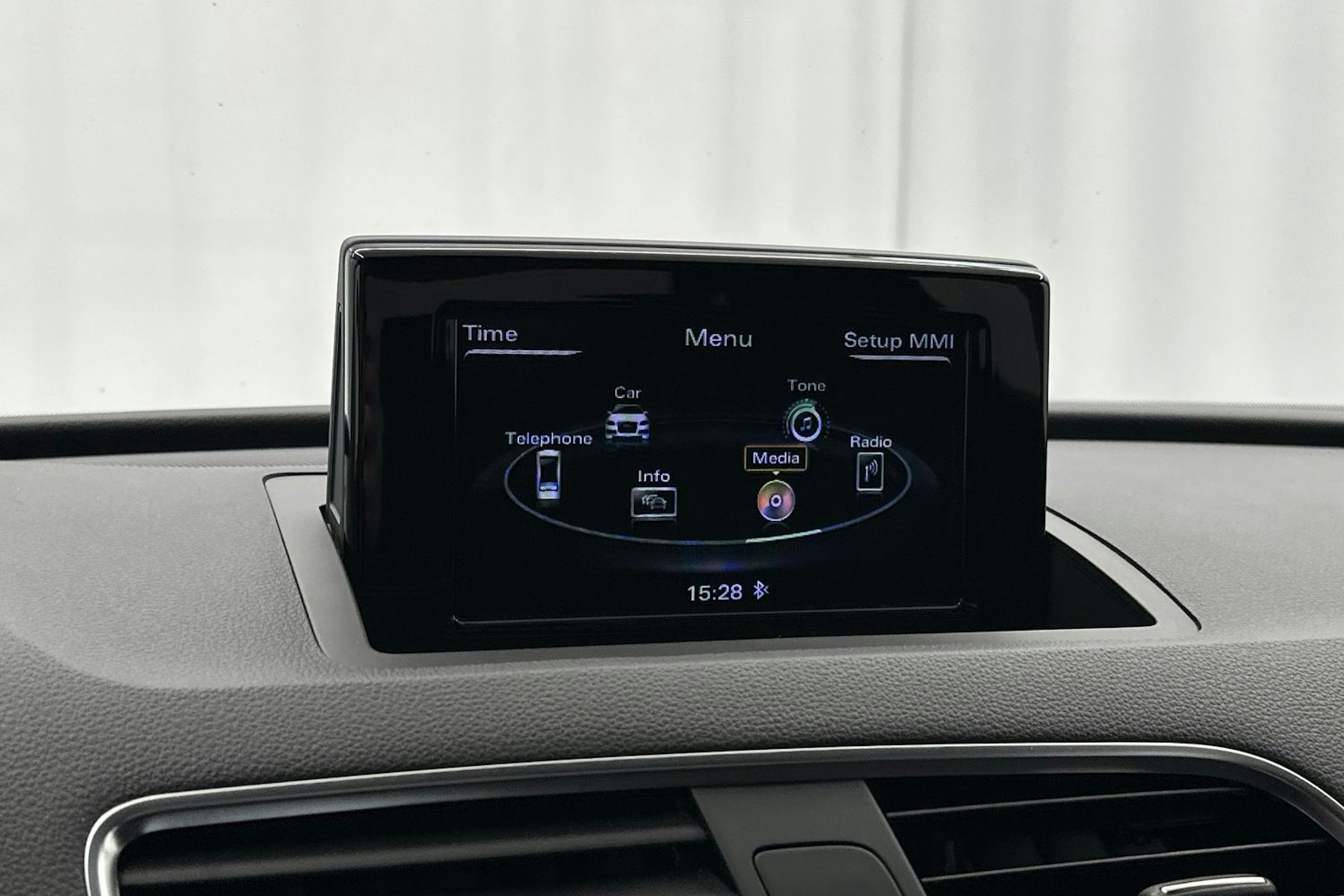 musta Audi Q3 2017 kuva 18.