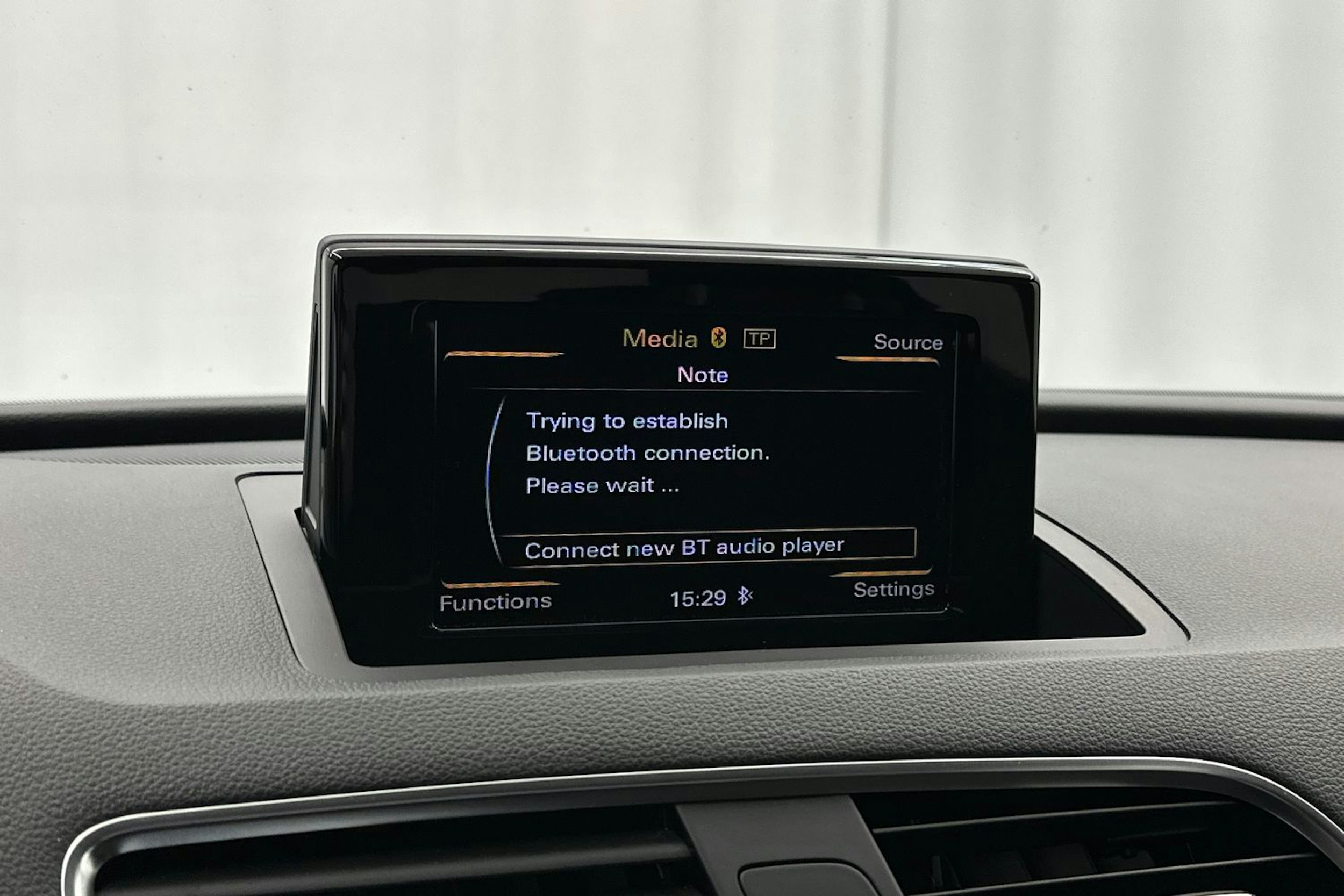 musta Audi Q3 2017 kuva 19.