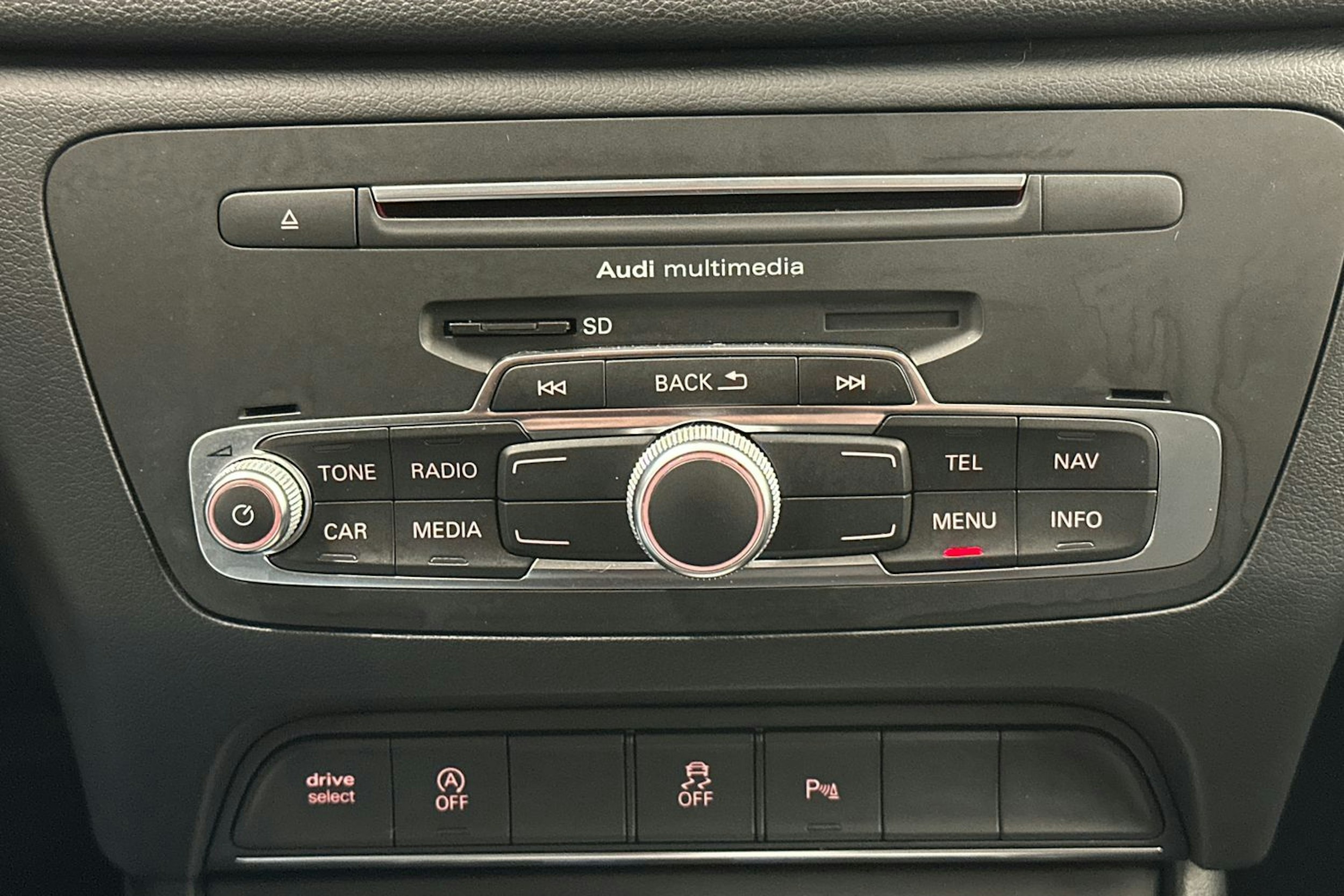 musta Audi Q3 2017 kuva 20.