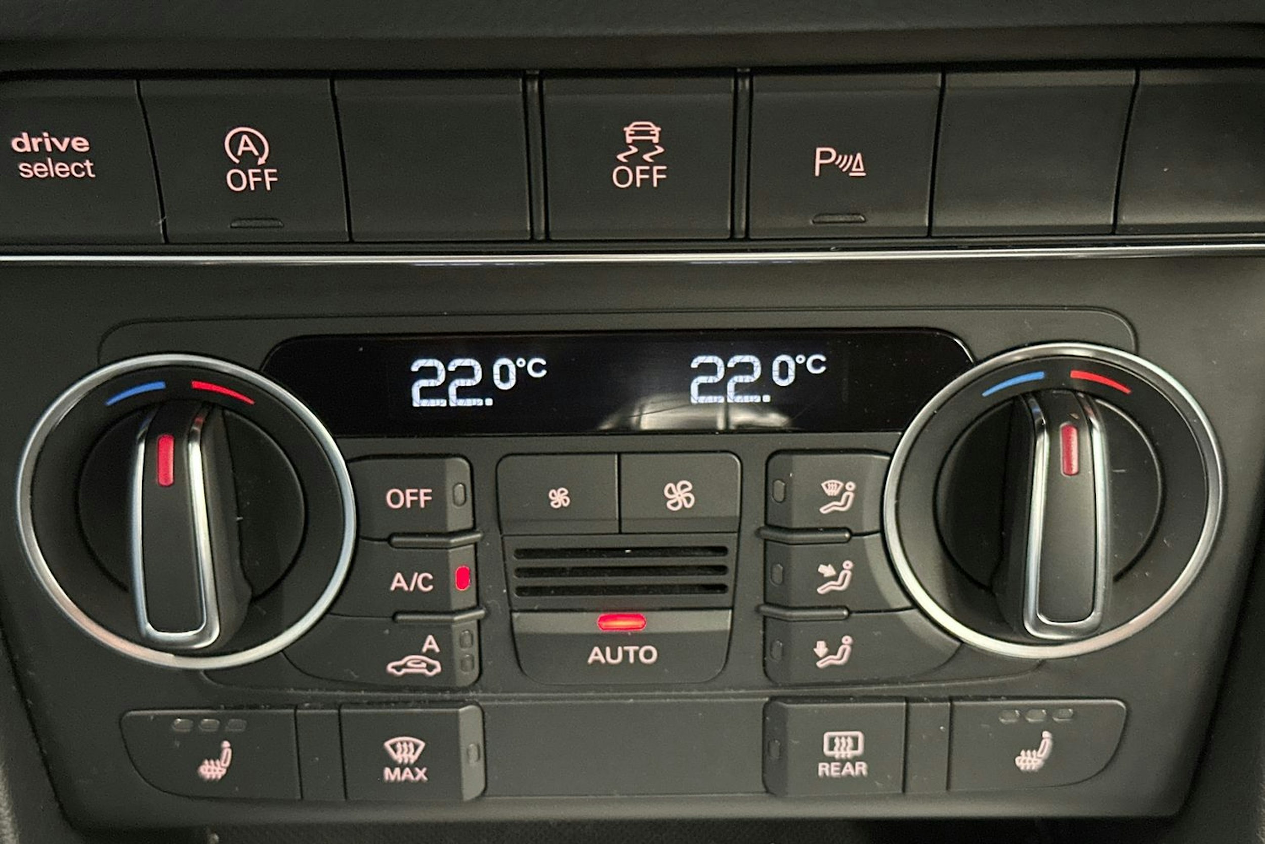 musta Audi Q3 2017 kuva 21.