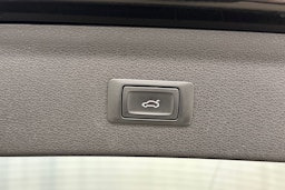 musta Audi Q3 2017 kuva 23.