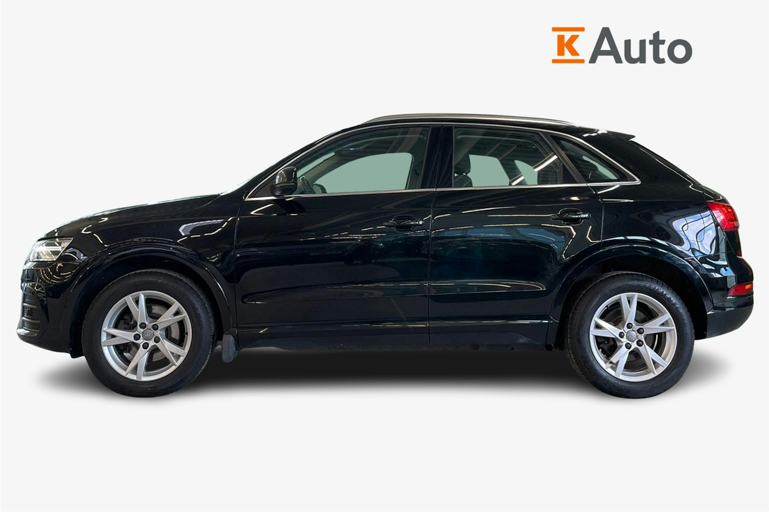musta Audi Q3 2017 kuva 6.