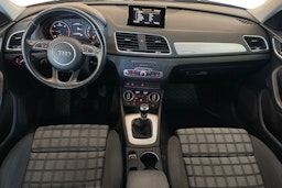 musta Audi Q3 2017 kuva 9.