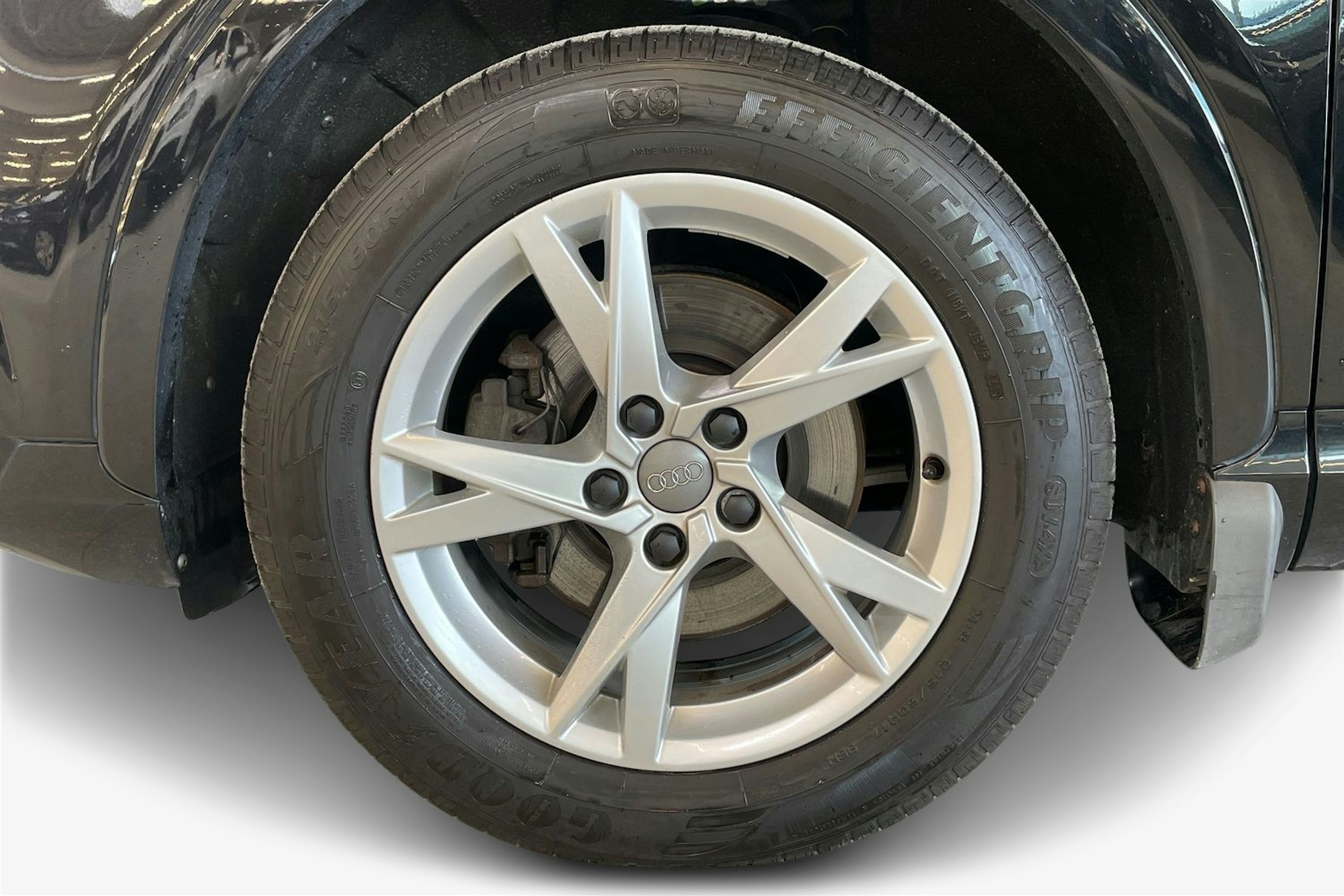 musta Audi Q3 2017 kuva 11.