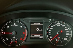 musta Audi Q3 2017 kuva 14.