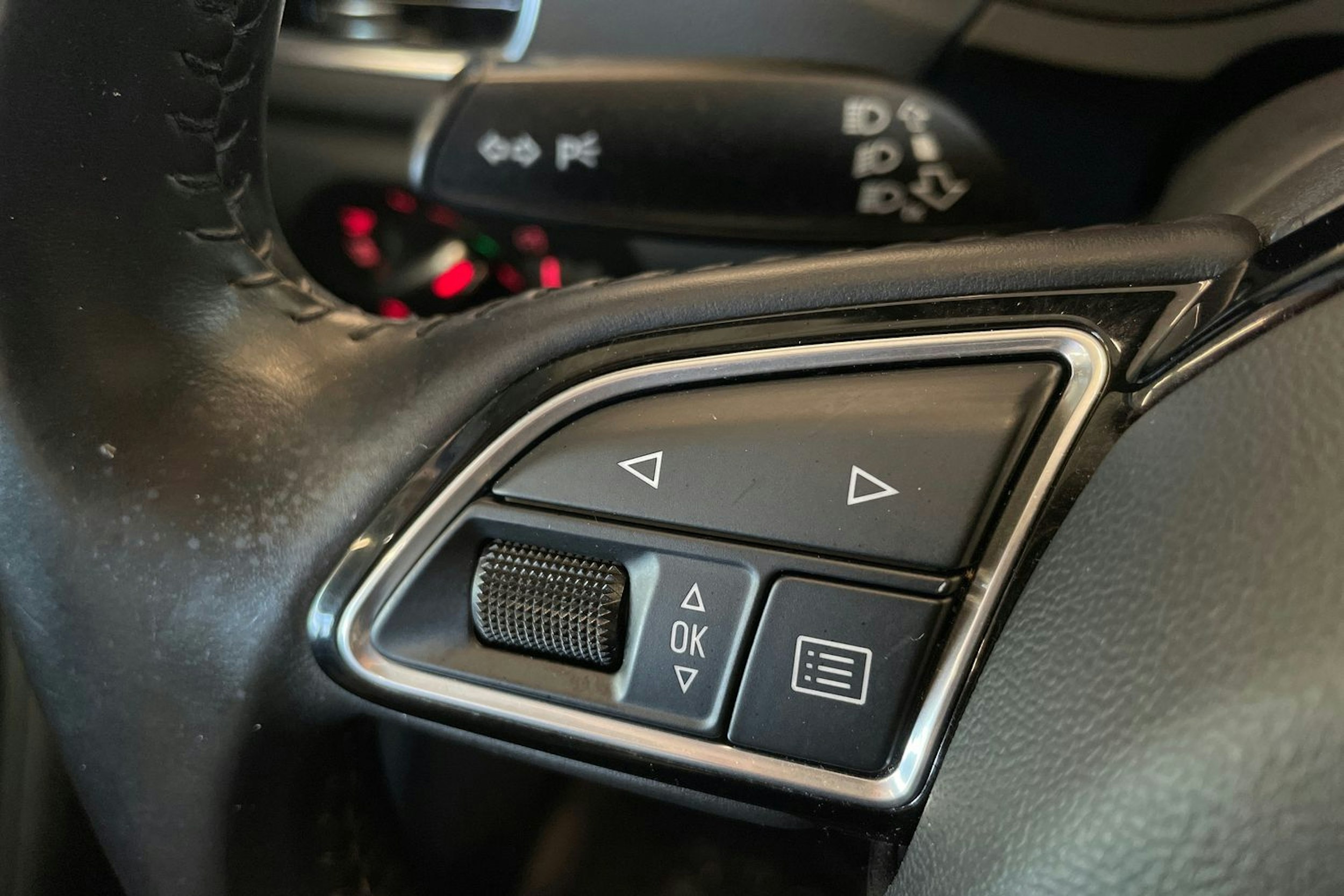 musta Audi Q3 2017 kuva 15.
