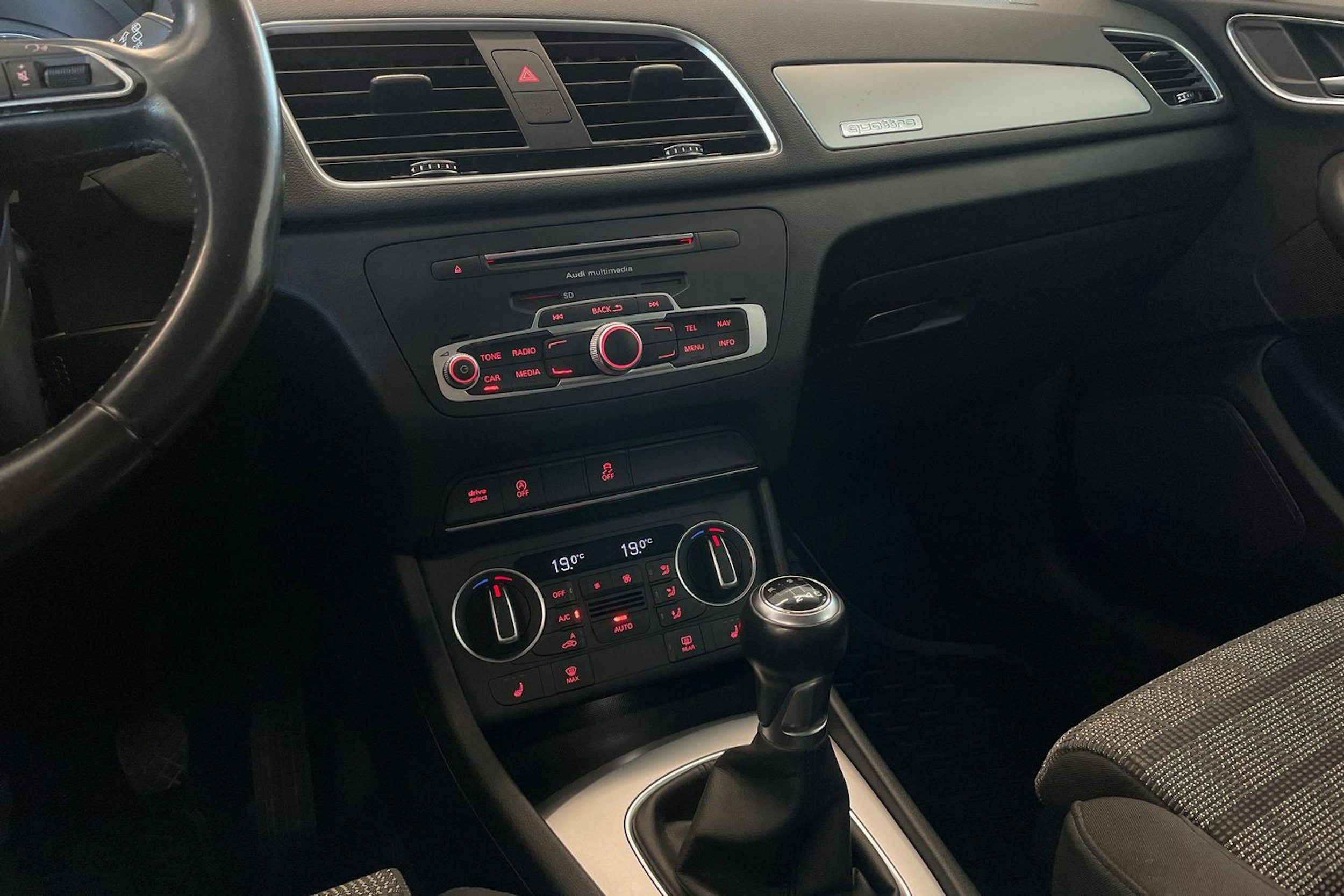 musta Audi Q3 2017 kuva 19.