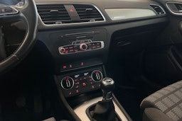 musta Audi Q3 2017 kuva 19.