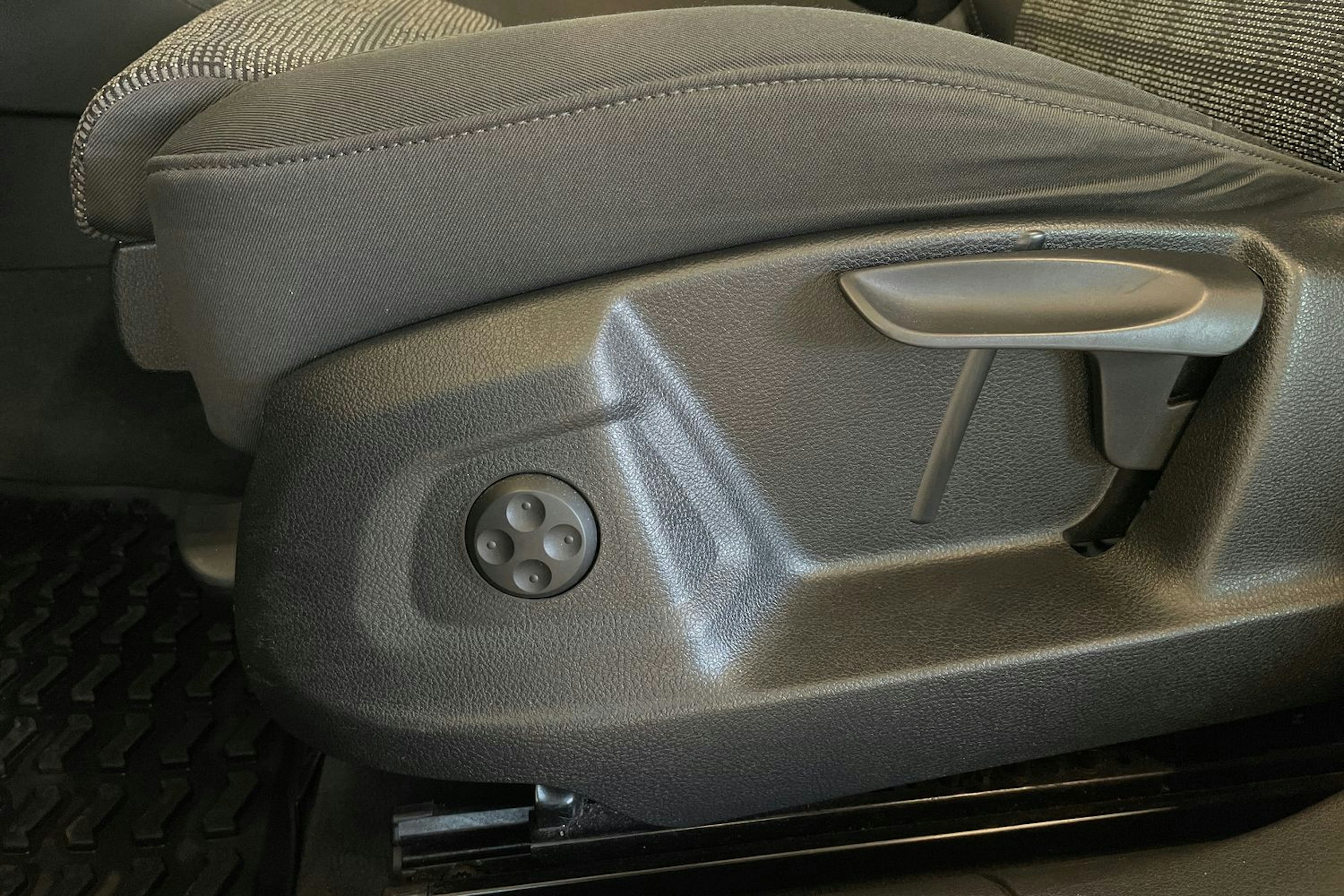musta Audi Q3 2017 kuva 21.