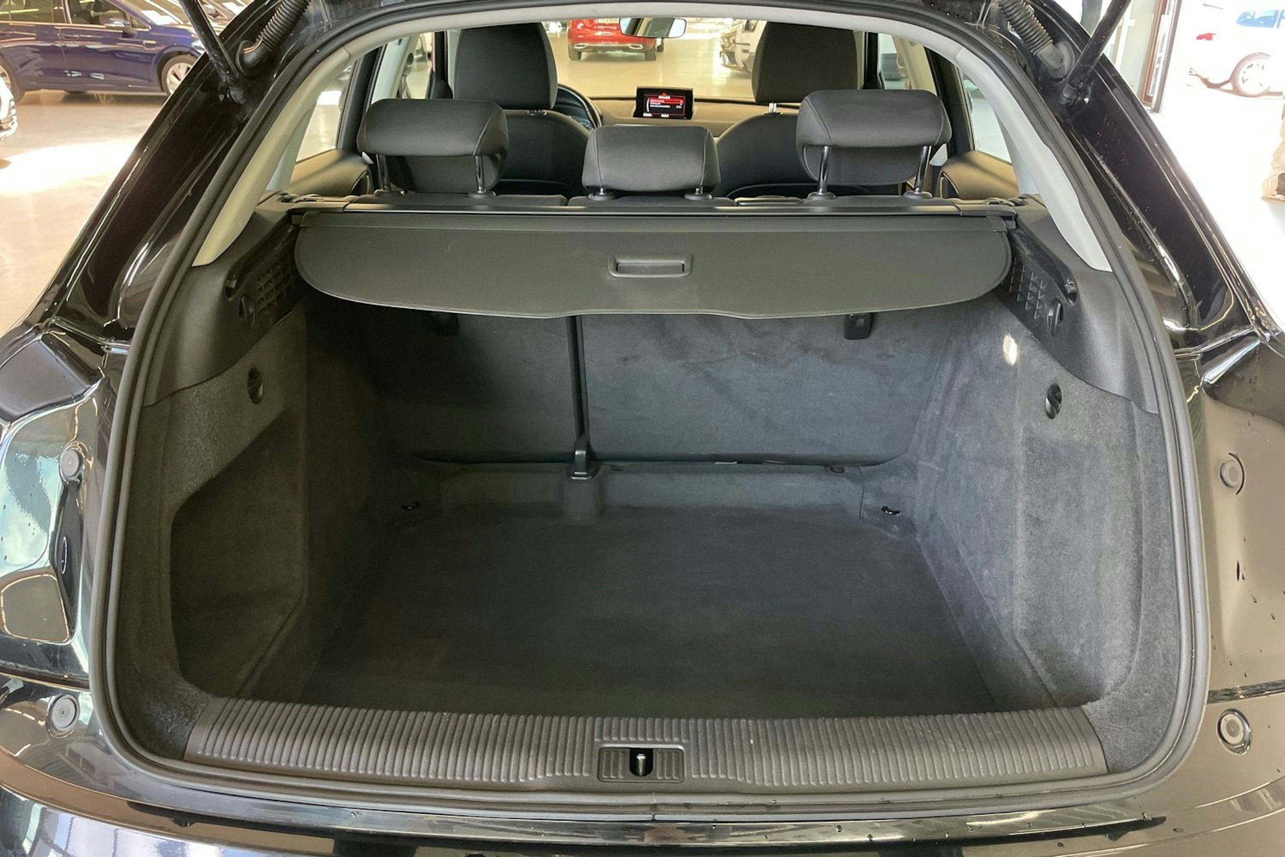 musta Audi Q3 2017 kuva 24.