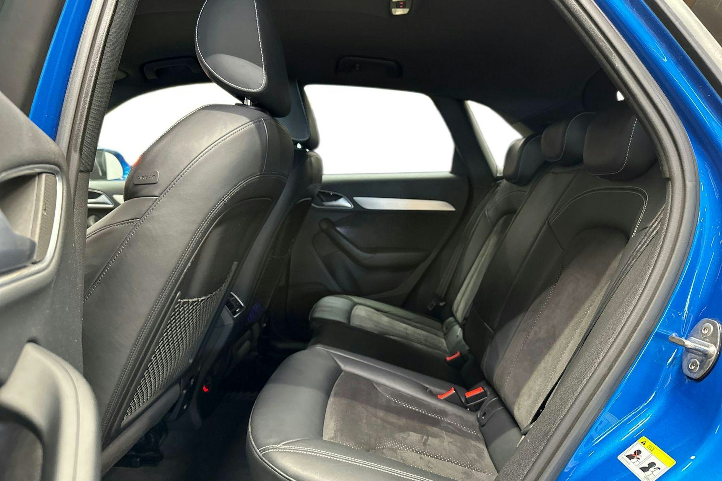 met. sininen Audi Q3 2017 kuva 10.
