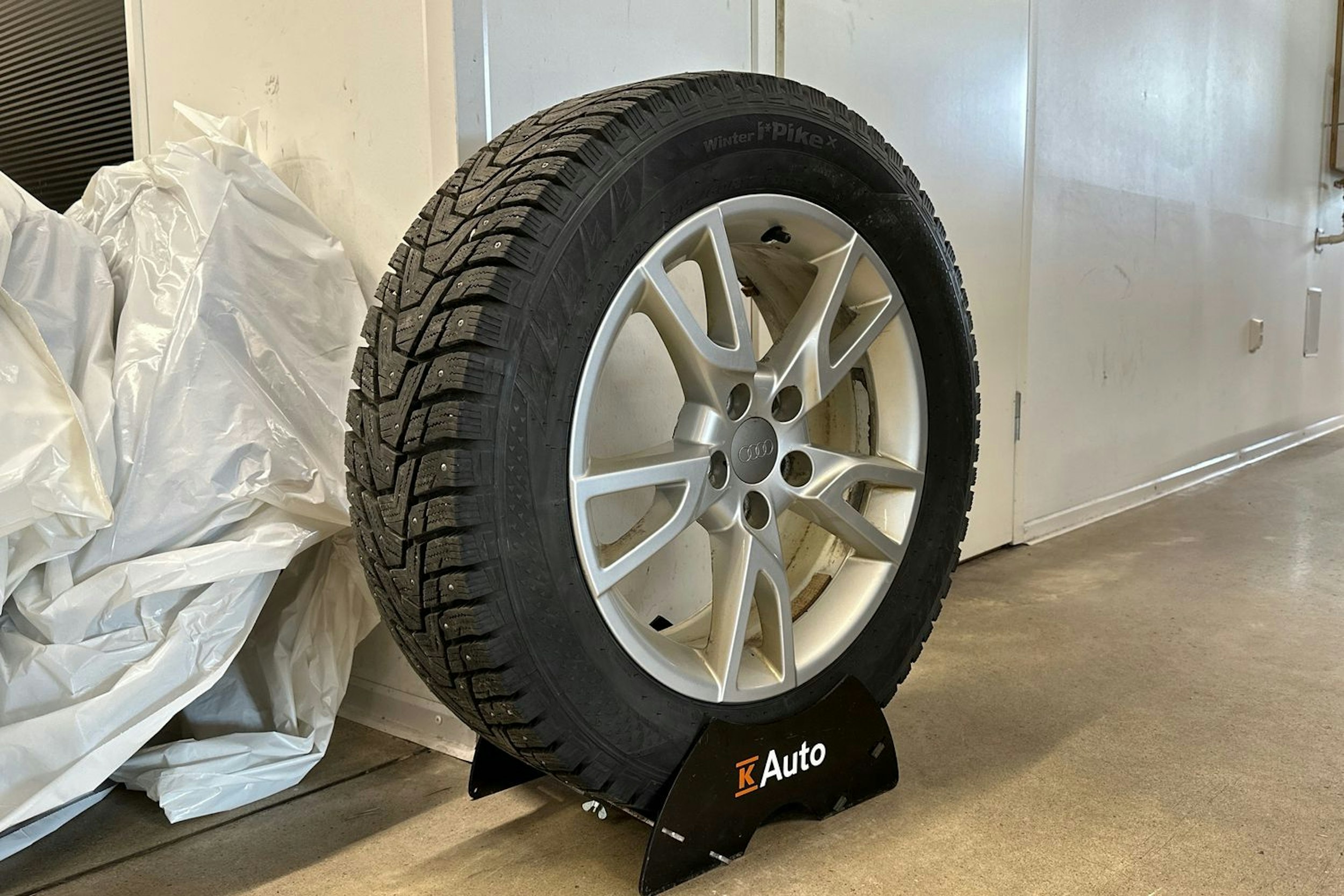 met. sininen Audi Q3 2017 kuva 13.