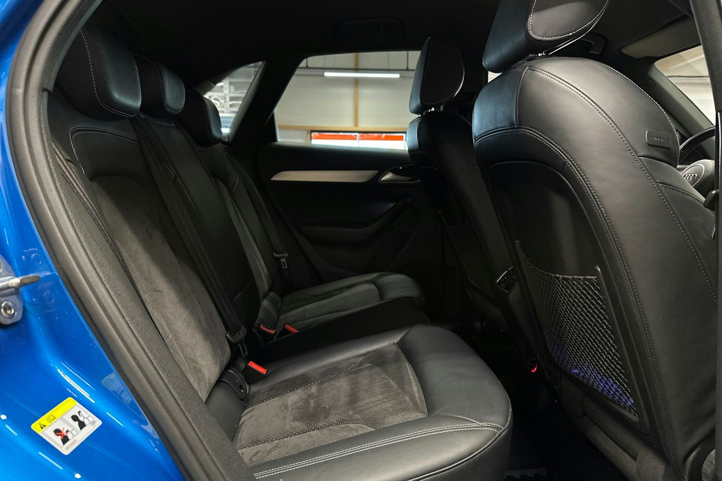 met. sininen Audi Q3 2017 kuva 16.