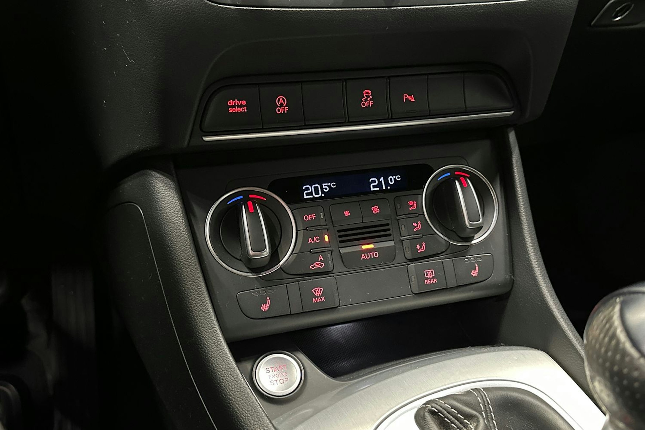 met. sininen Audi Q3 2017 kuva 23.
