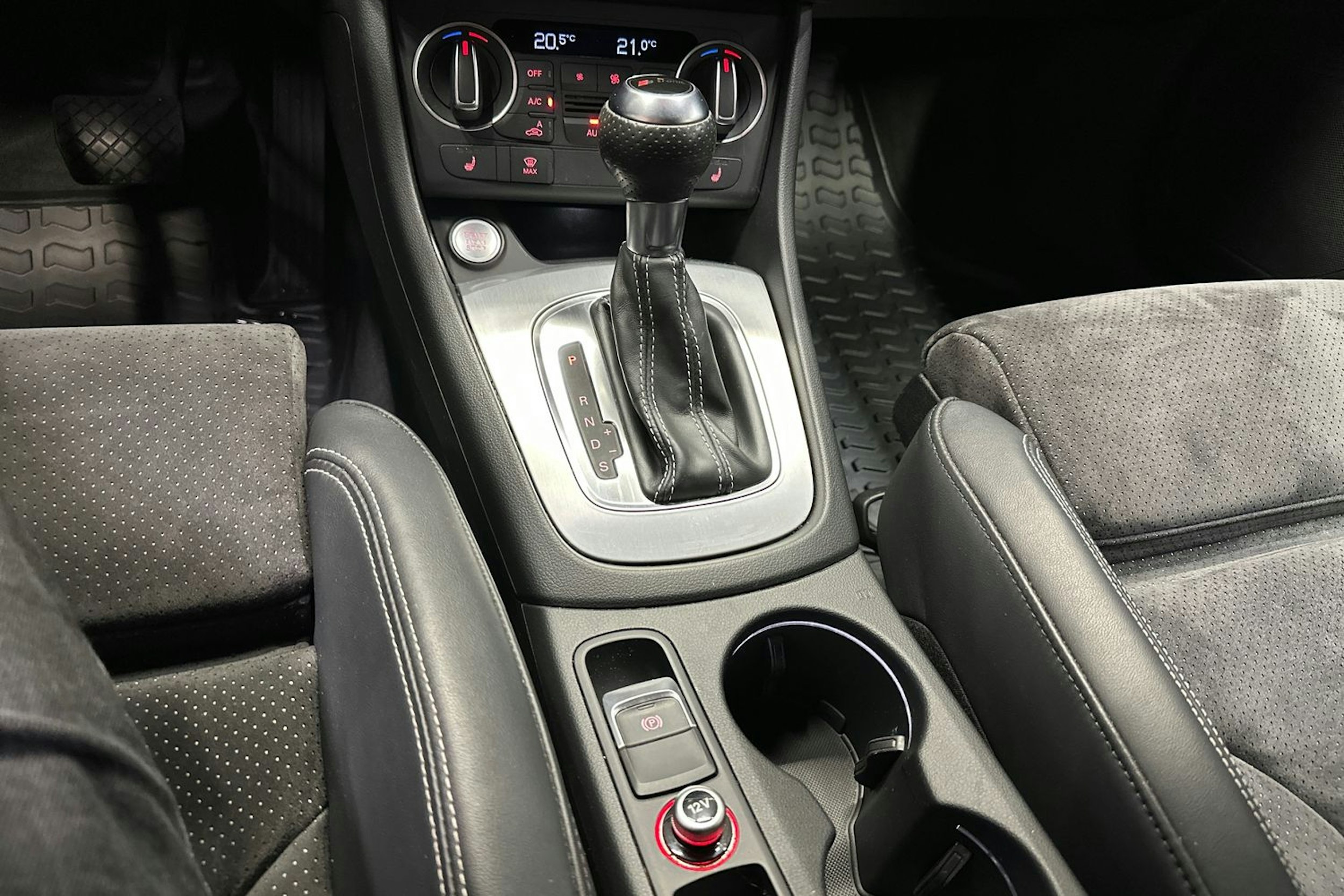 met. sininen Audi Q3 2017 kuva 25.