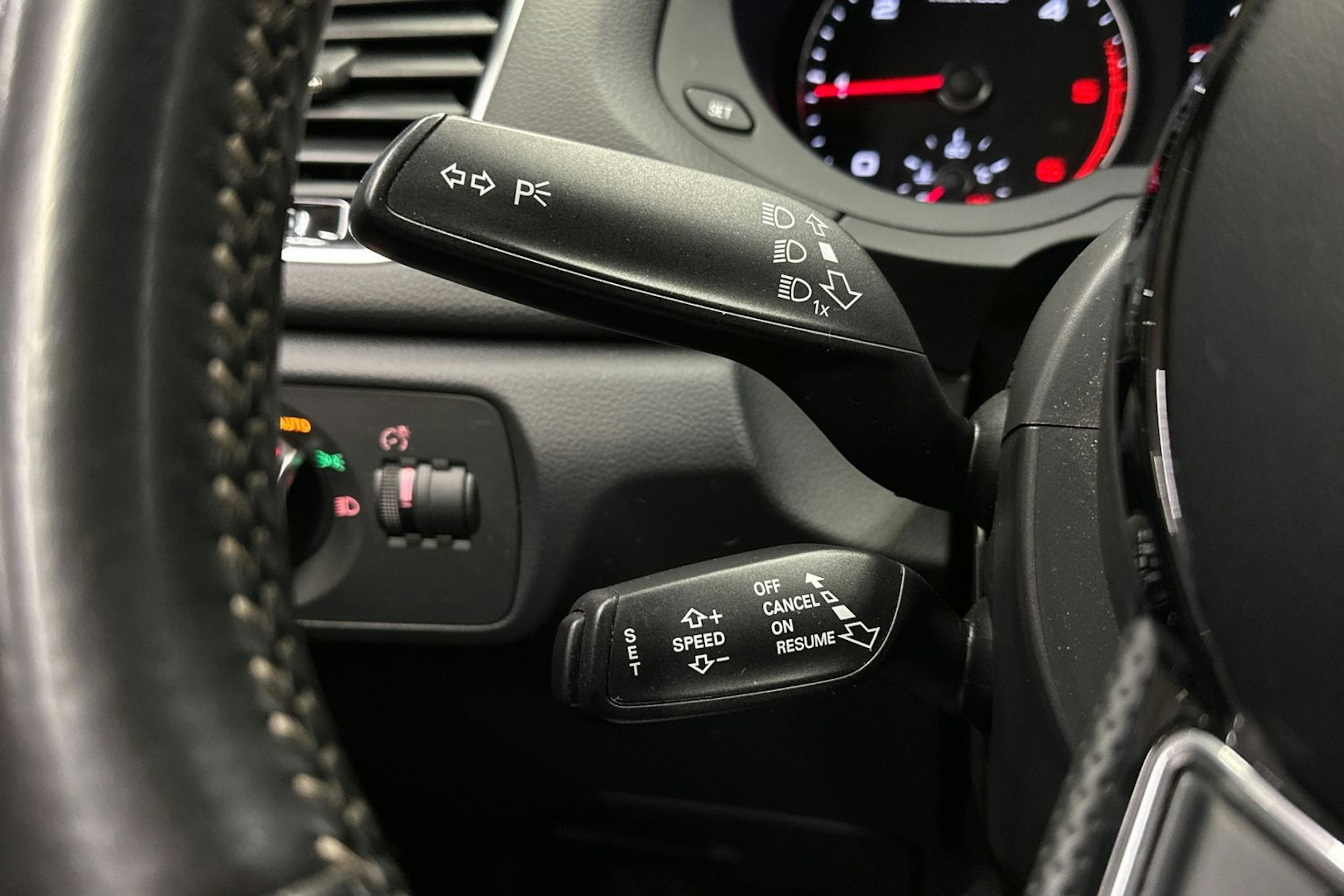 met. sininen Audi Q3 2017 kuva 27.