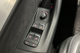 met. sininen Audi Q3 2017 kuva 32.