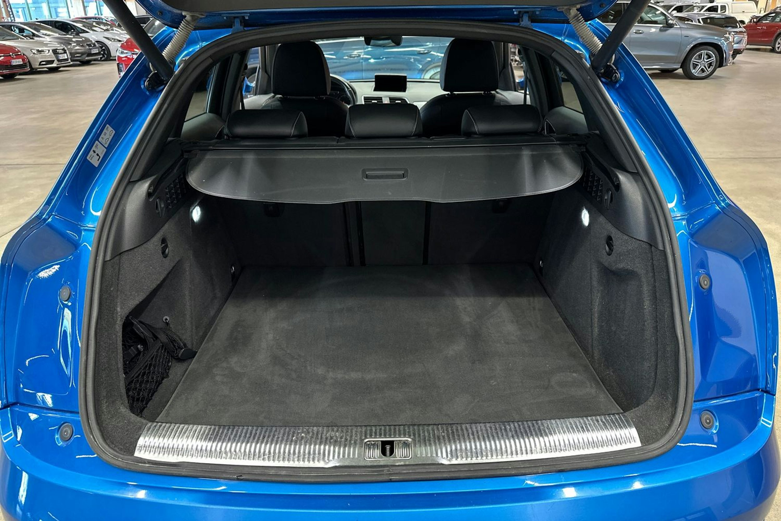 met. sininen Audi Q3 2017 kuva 33.