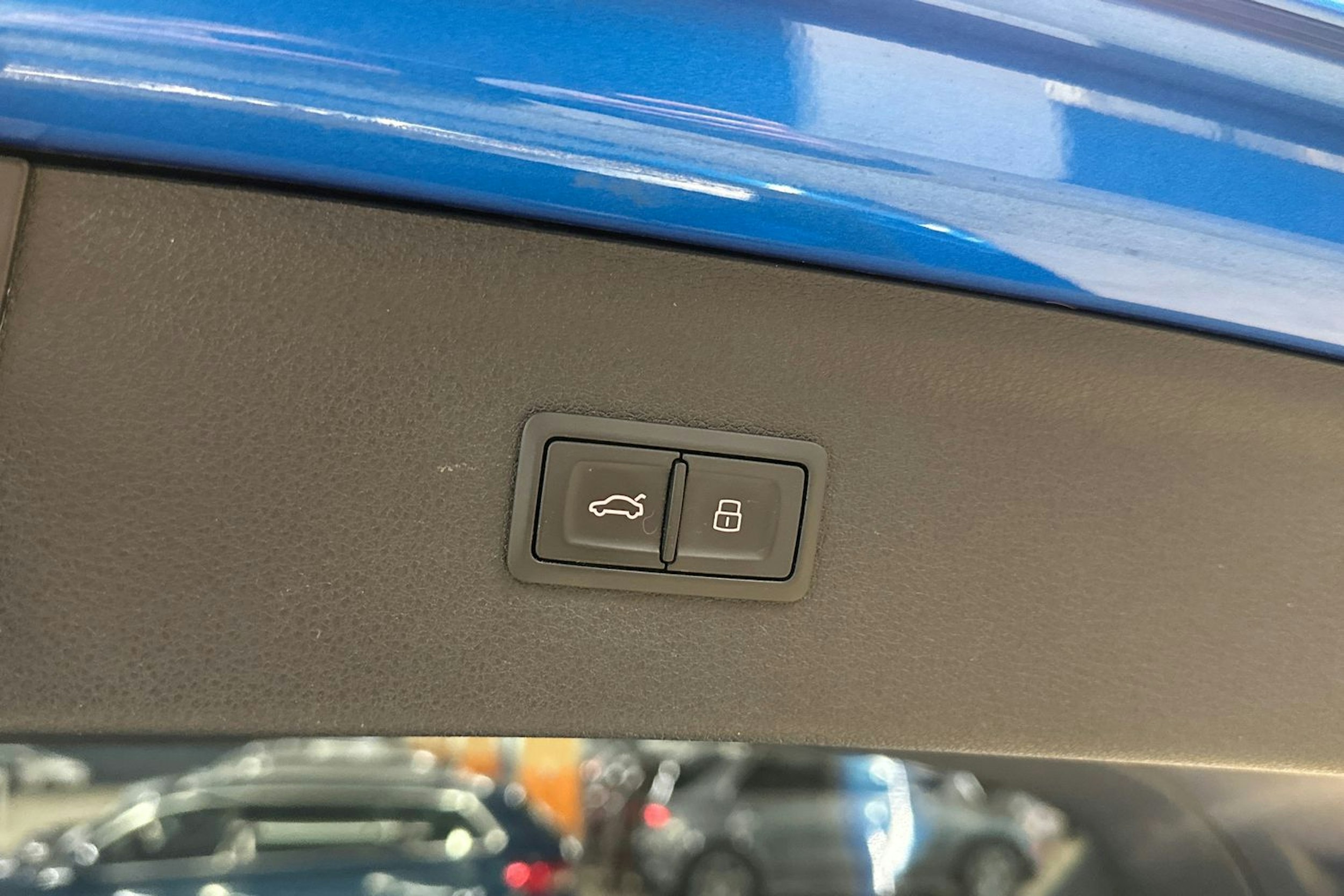 met. sininen Audi Q3 2017 kuva 36.