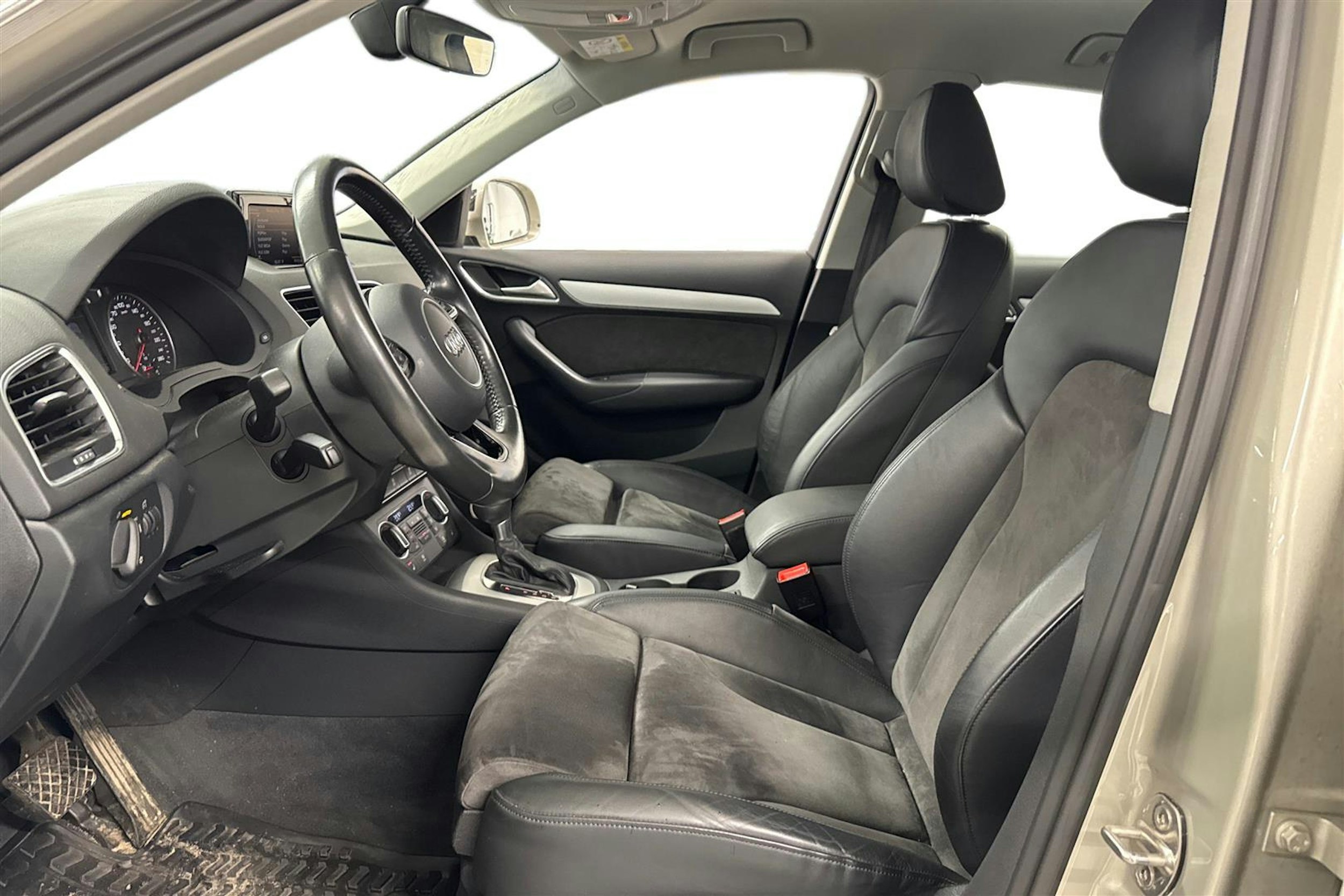 Hopea Audi Q3 2017 kuva 3.