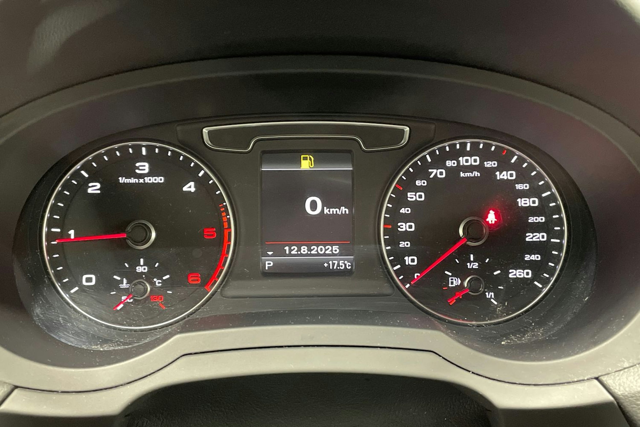hopea Audi Q3 2017 kuva 16.