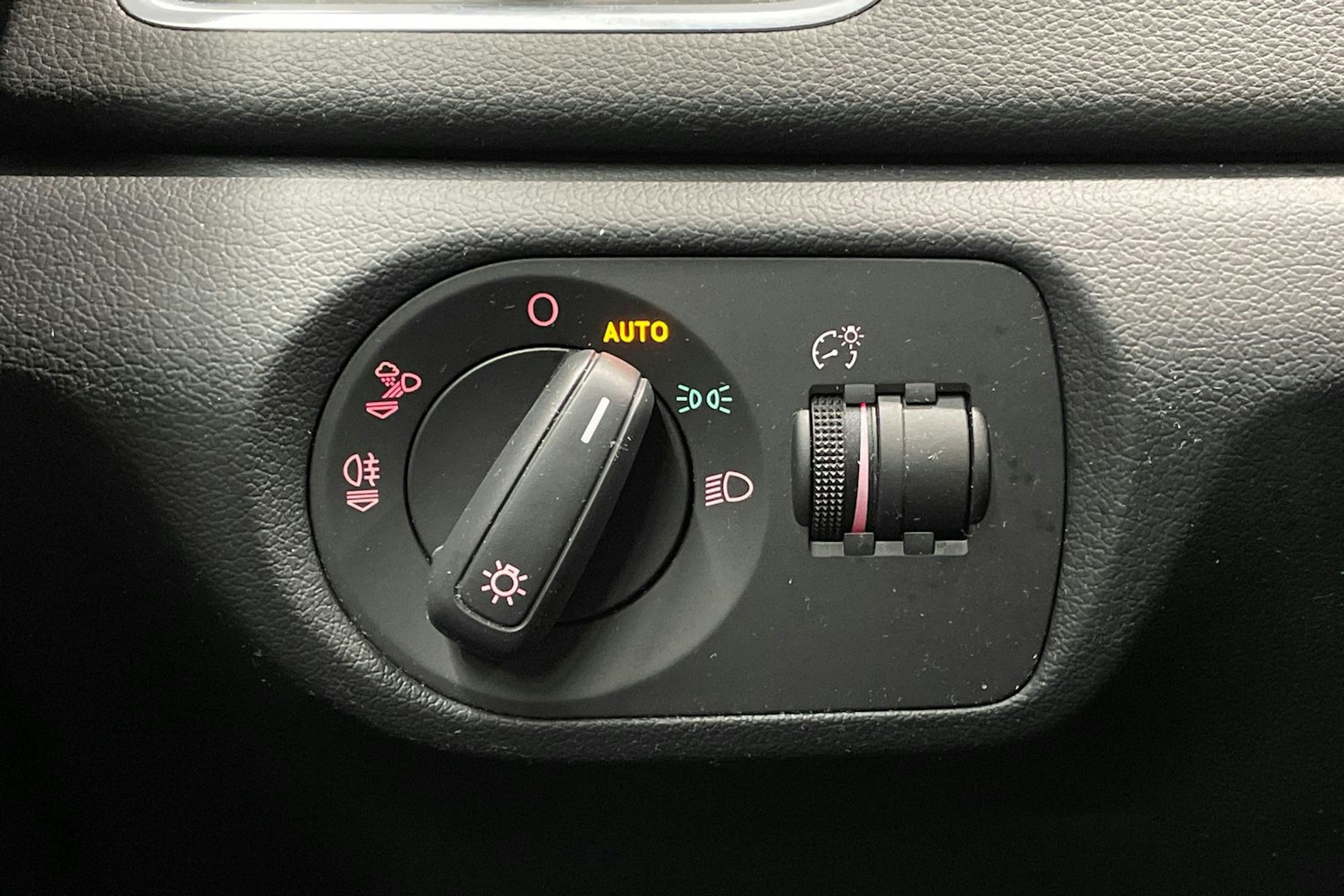 hopea Audi Q3 2017 kuva 20.