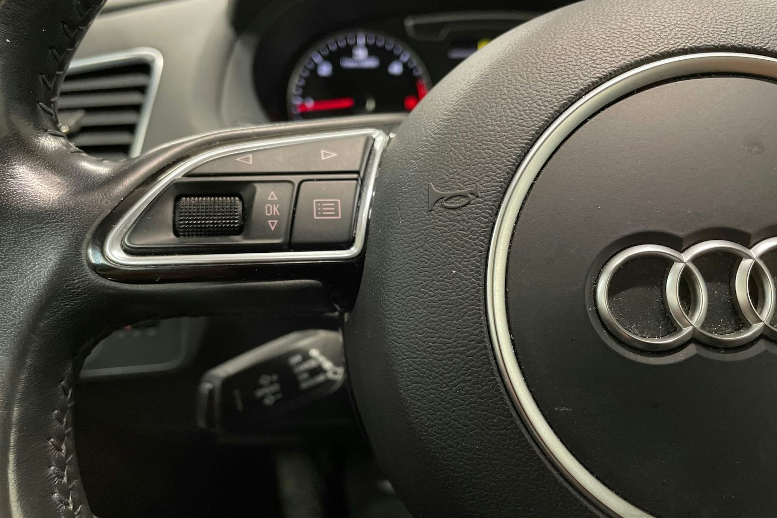 hopea Audi Q3 2017 kuva 21.