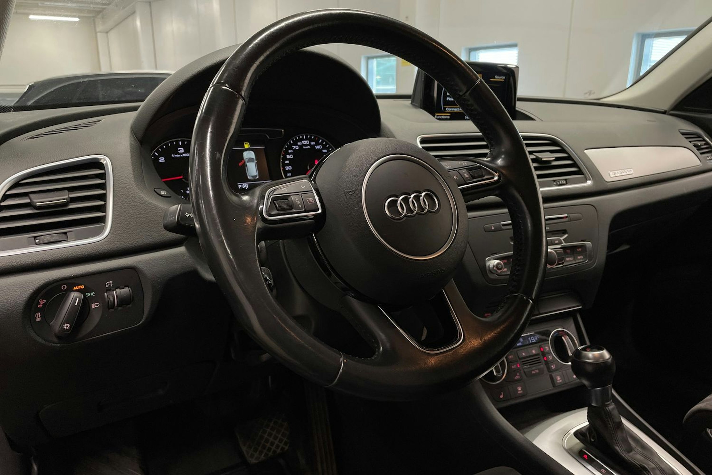 hopea Audi Q3 2017 kuva 25.