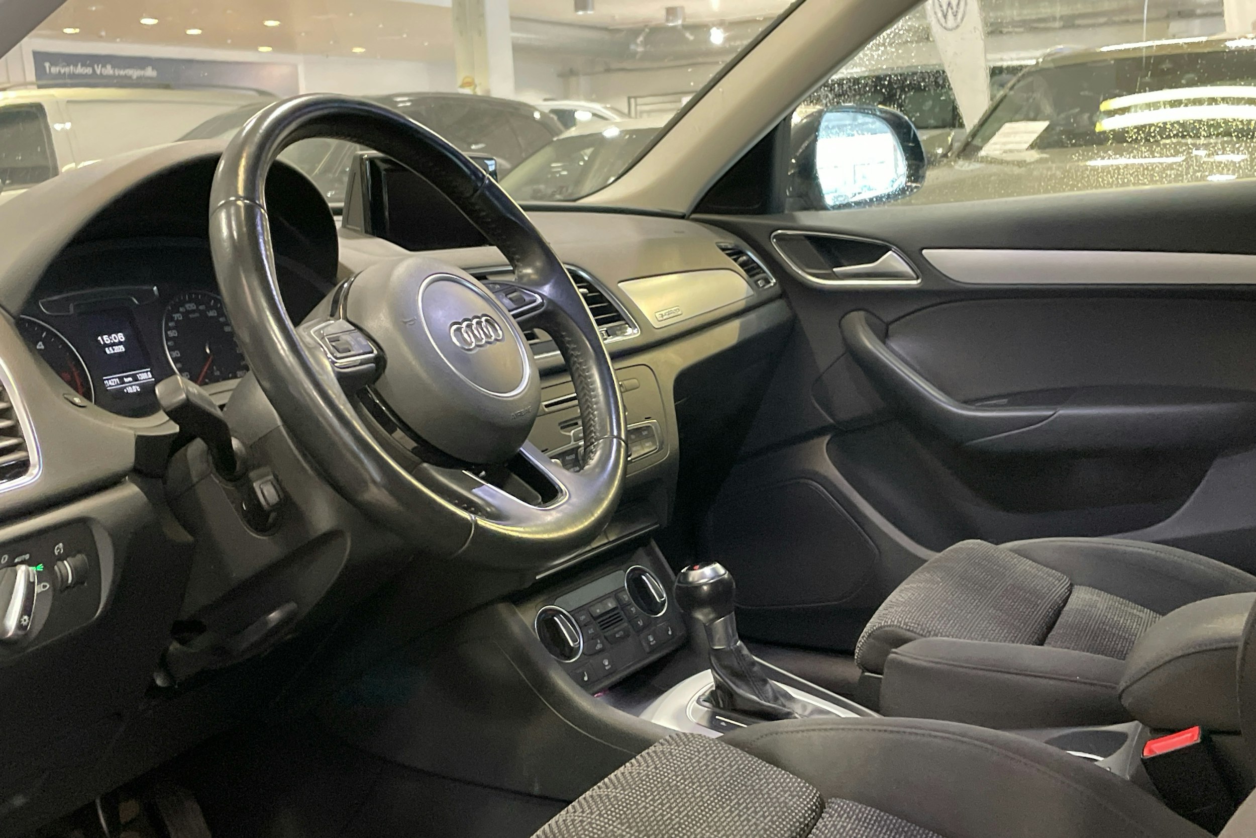 Musta Audi Q3 2017 kuva 3.