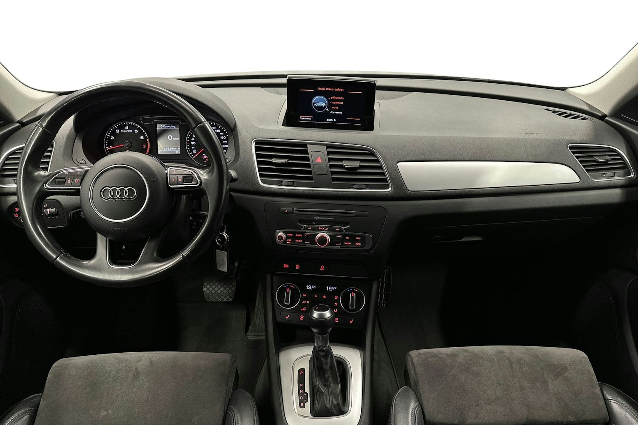 musta Audi Q3 2017 kuva 9.