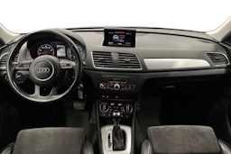musta Audi Q3 2017 kuva 9.