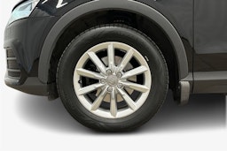 musta Audi Q3 2017 kuva 11.
