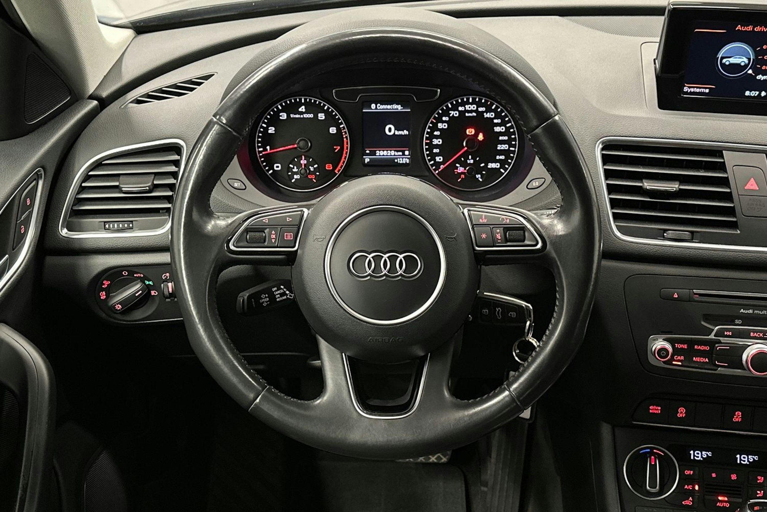 musta Audi Q3 2017 kuva 15.
