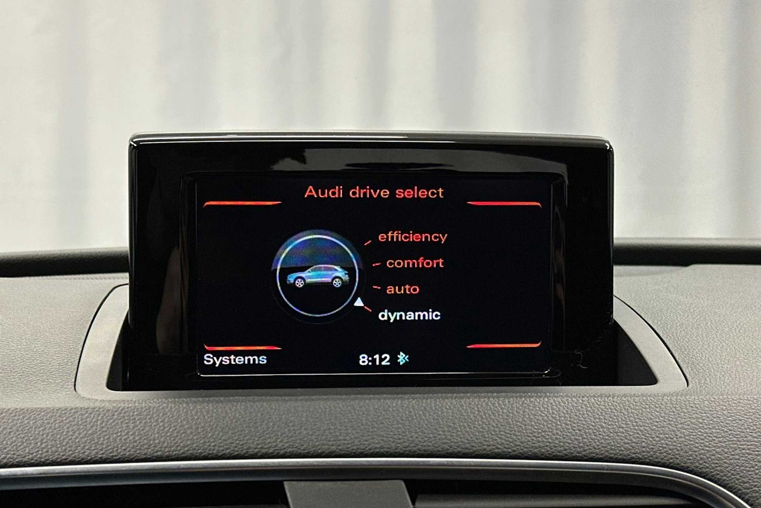 musta Audi Q3 2017 kuva 23.