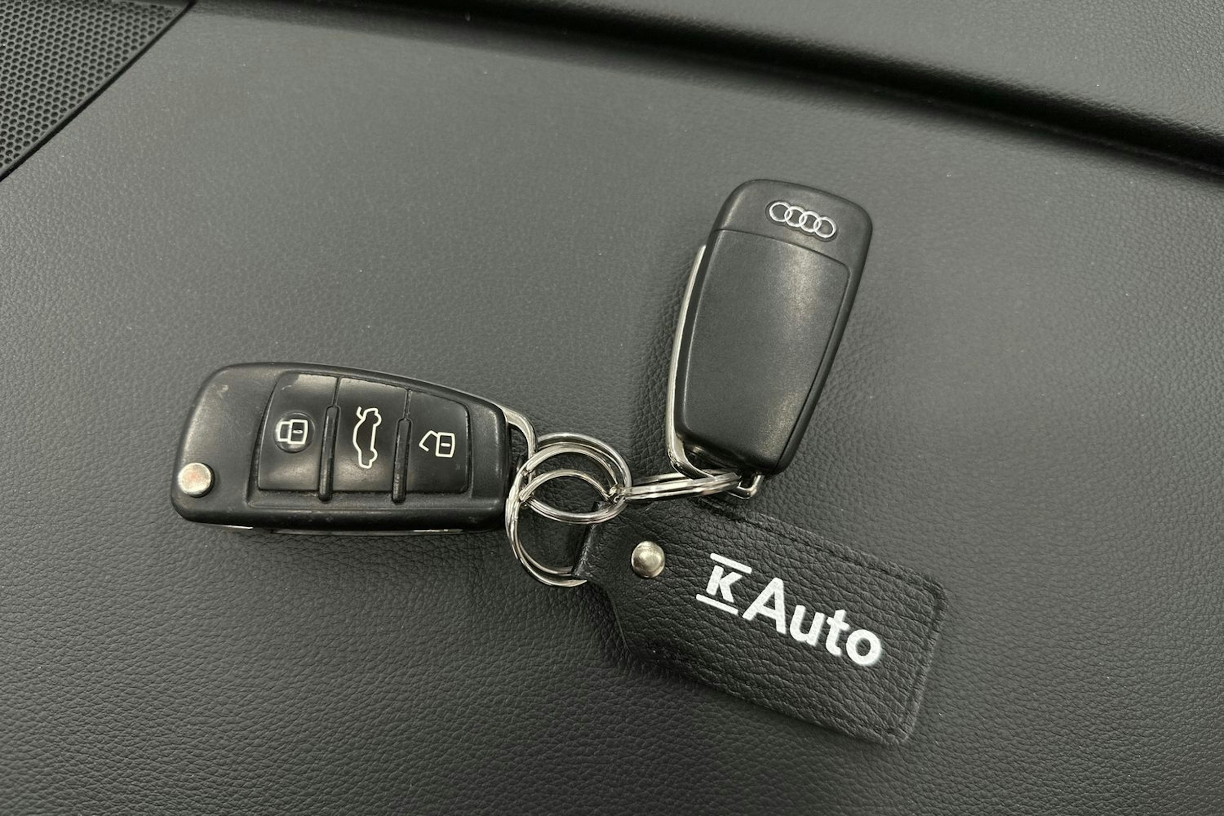 musta Audi Q3 2017 kuva 26.