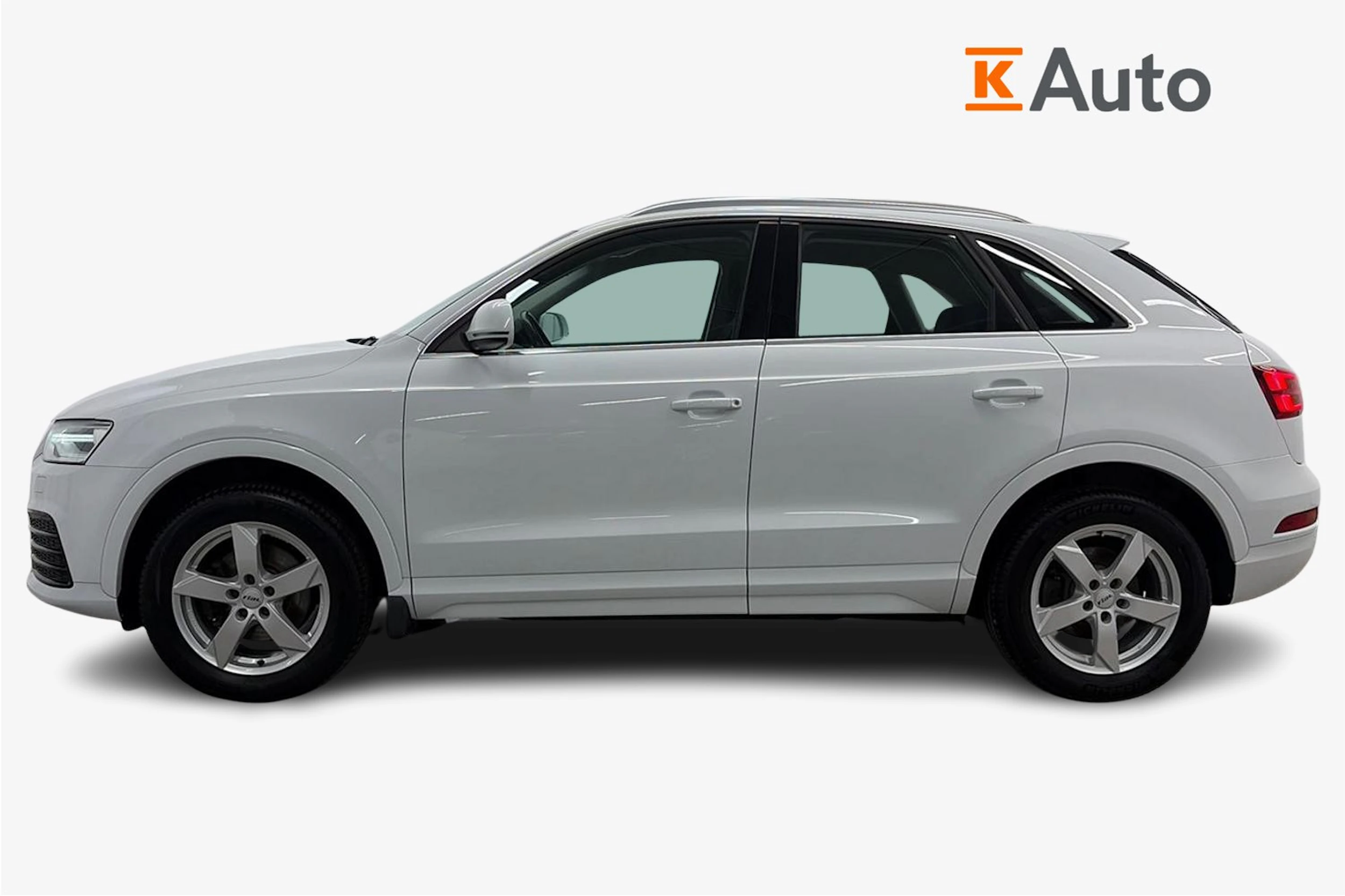 Valkoinen Audi Q3 2017 kuva 5.